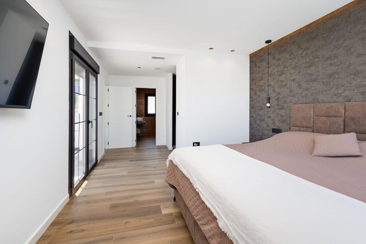 5 Bed, 4 Bath, HouseFor Sale, Torrevieja, Alicante