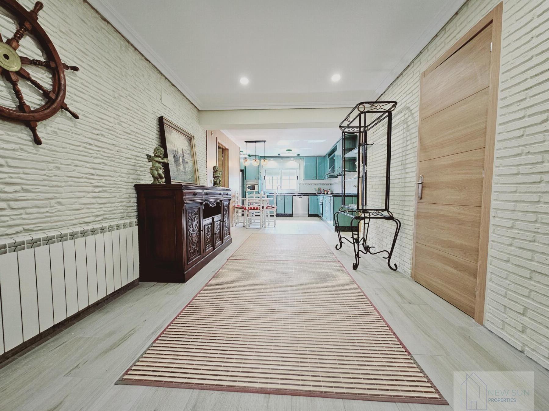 5 Bed, 4 Bath, HouseFor Sale, Torrevieja, Alicante