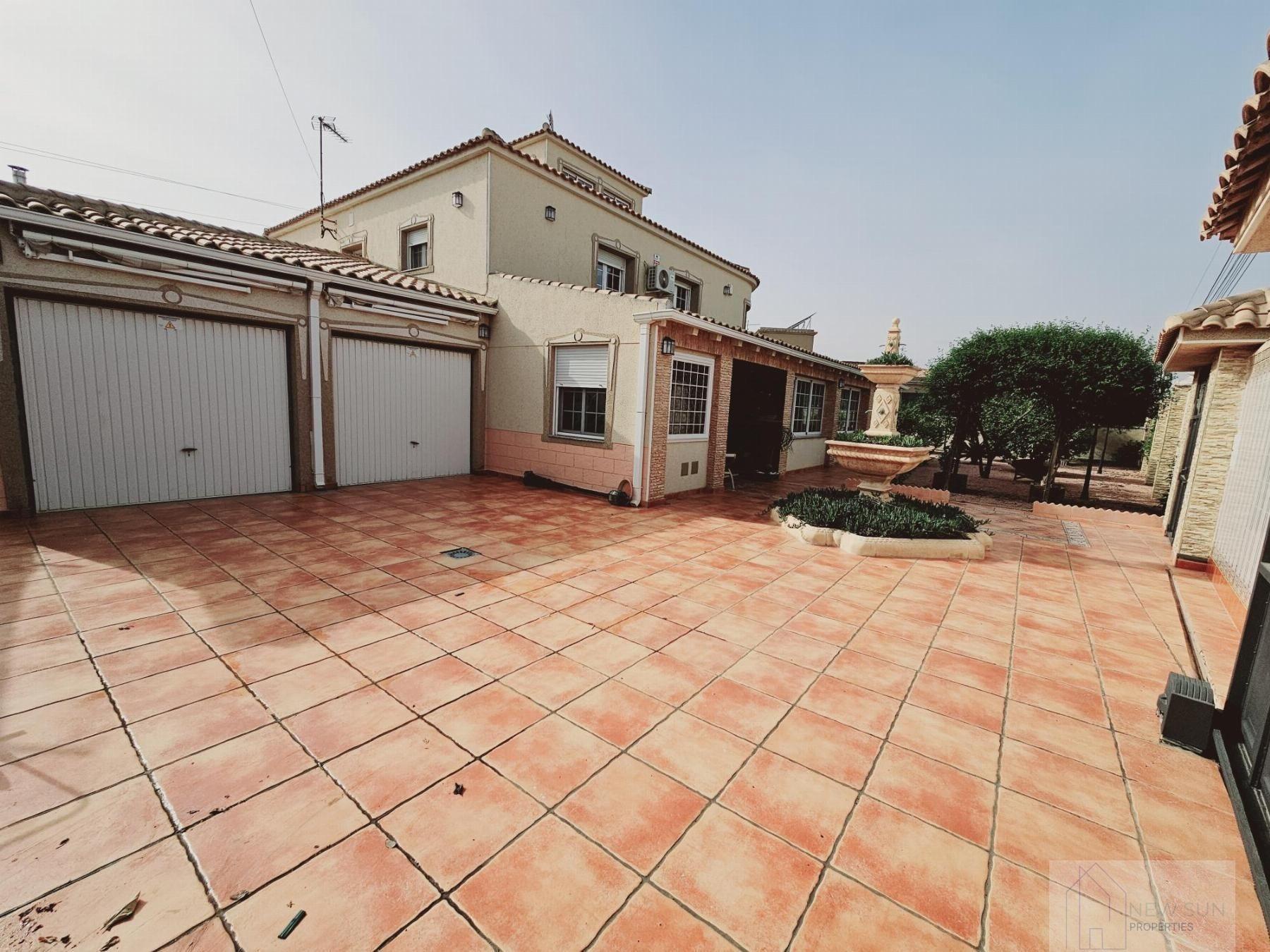 5 Bed, 4 Bath, HouseFor Sale, Torrevieja, Alicante