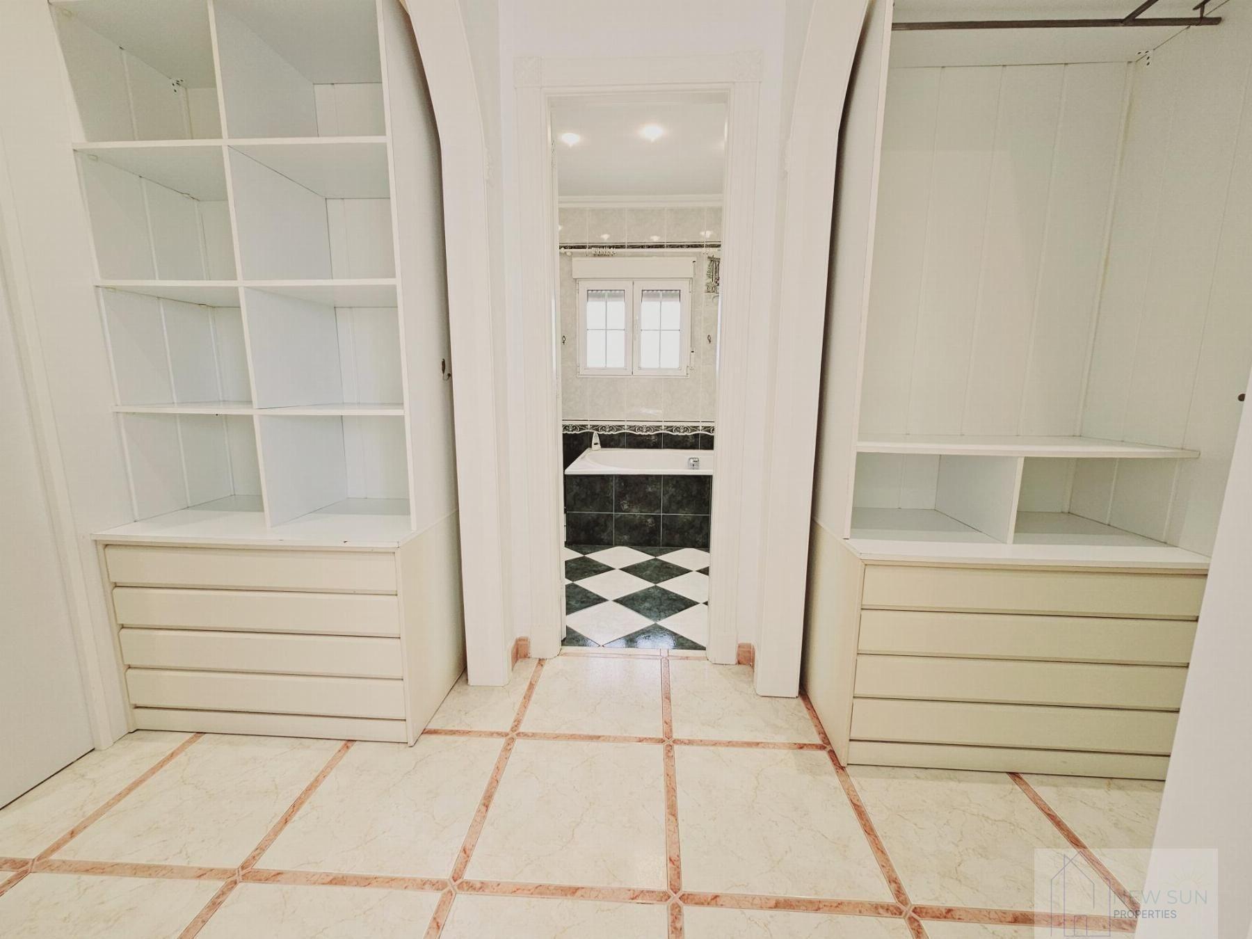 5 Bed, 4 Bath, HouseFor Sale, Torrevieja, Alicante