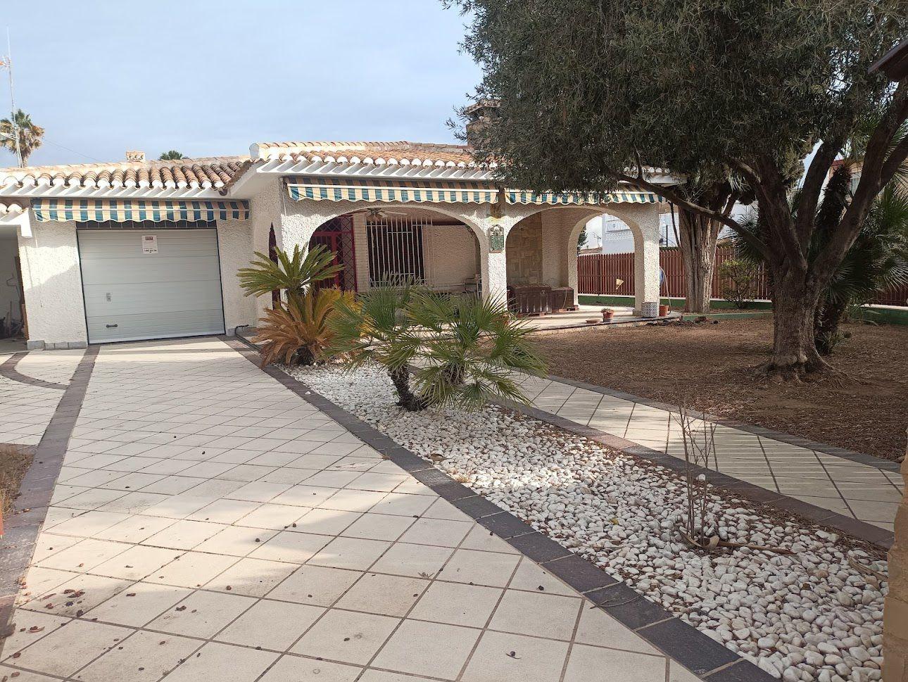 4 Bed, 3 Bath, HouseFor Sale, Orihuela Costa, Alicante