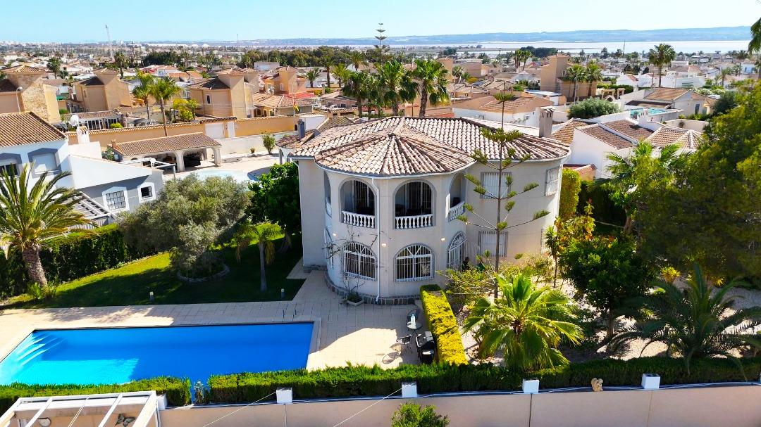 5 Bed, 2 Bath, HouseFor Sale, Torrevieja, Alicante
