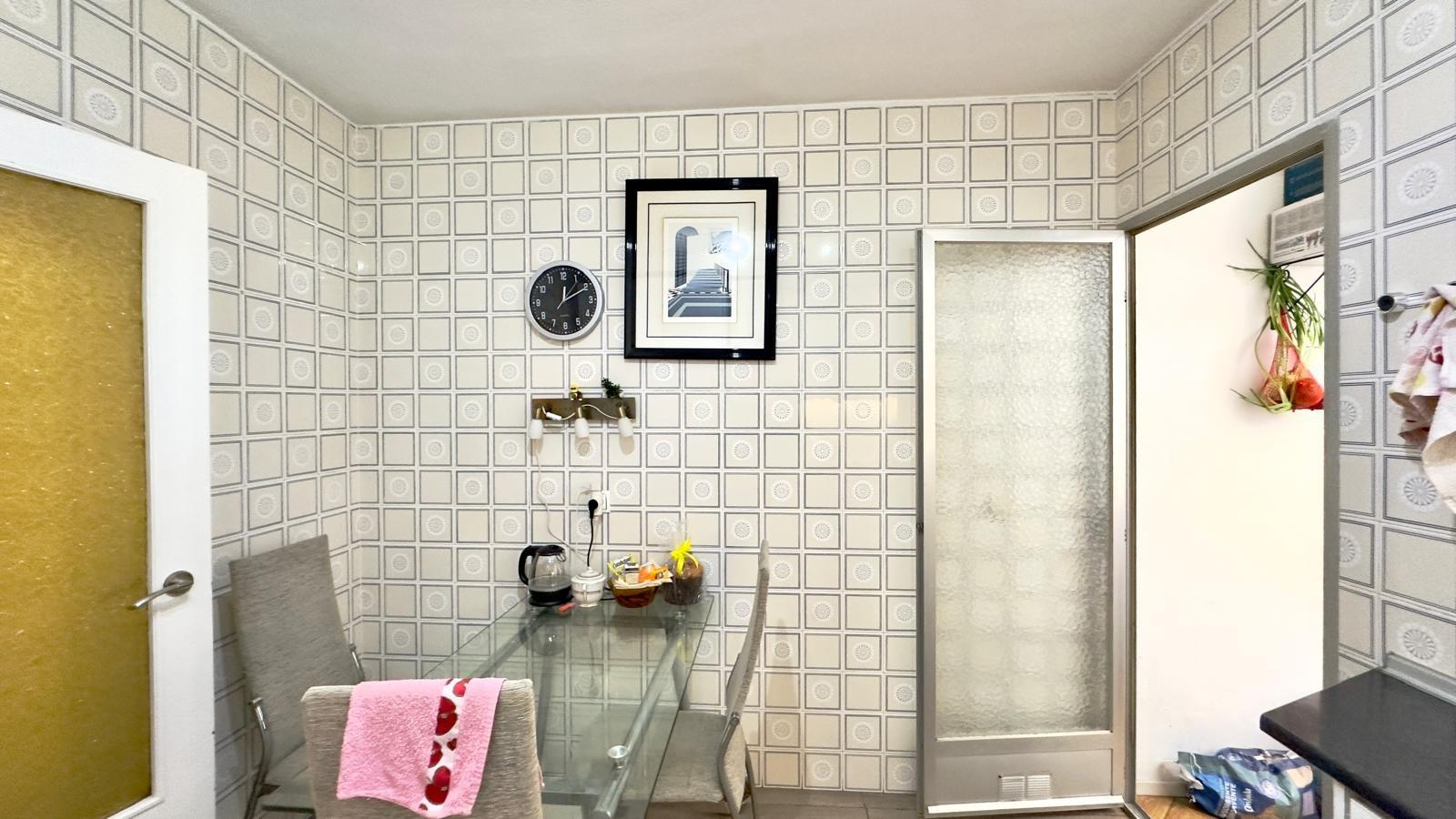 4 Bed, 1 Bath, ApartmentFor Sale, Torrevieja, Alicante