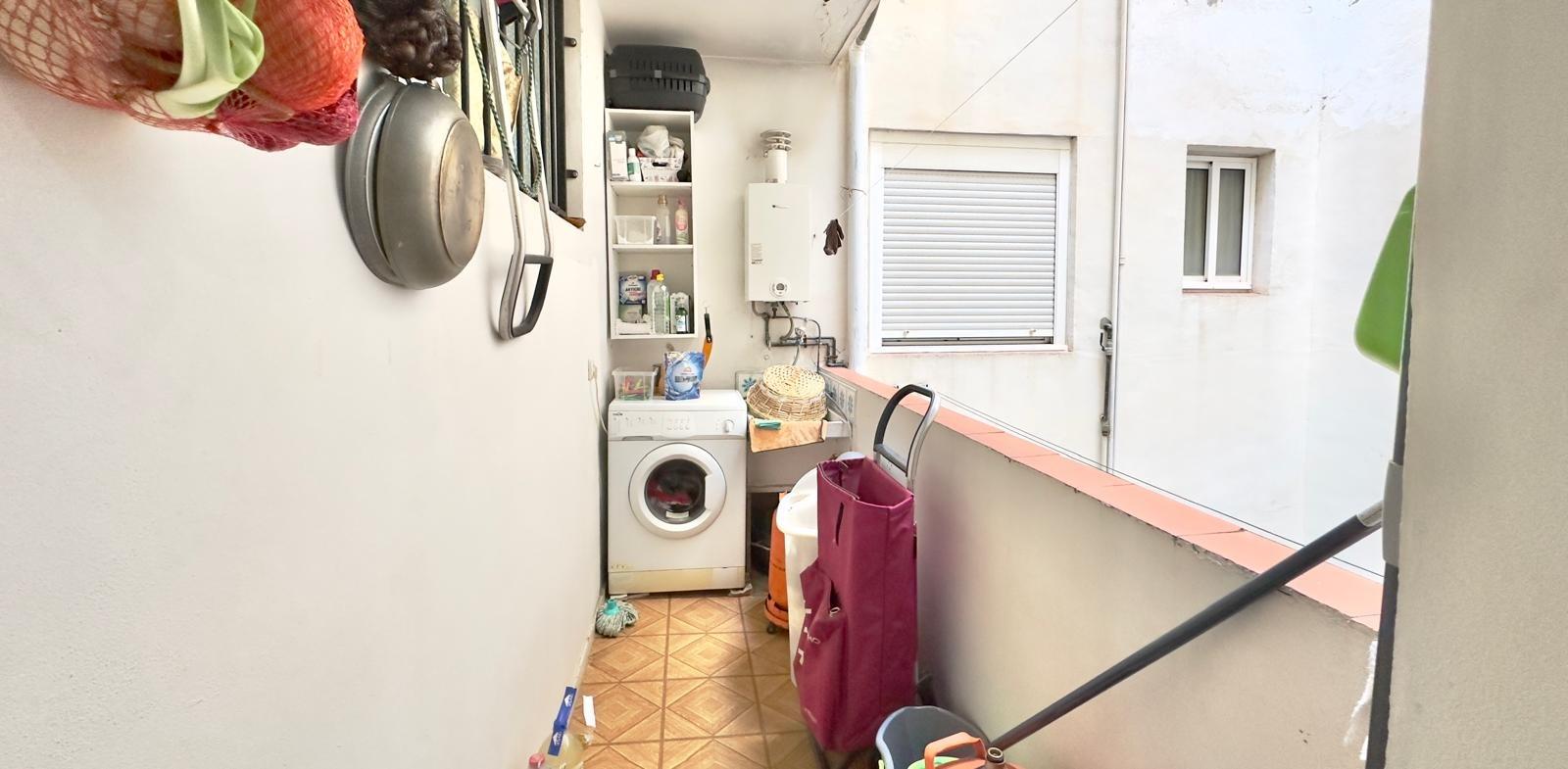 4 Bed, 1 Bath, ApartmentFor Sale, Torrevieja, Alicante