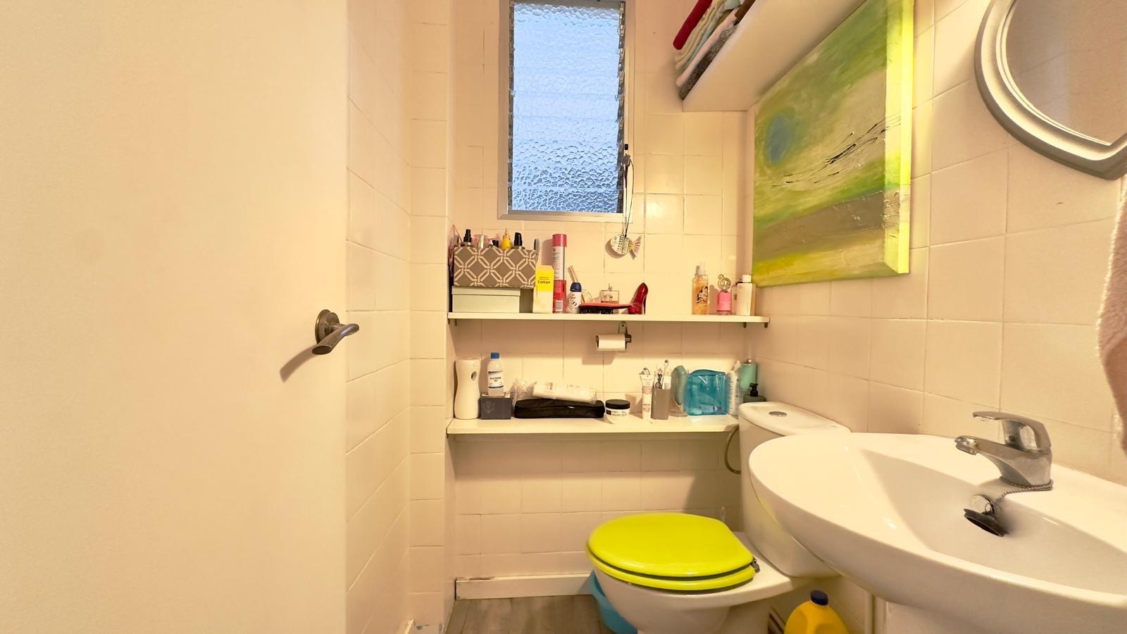 4 Bed, 1 Bath, ApartmentFor Sale, Torrevieja, Alicante