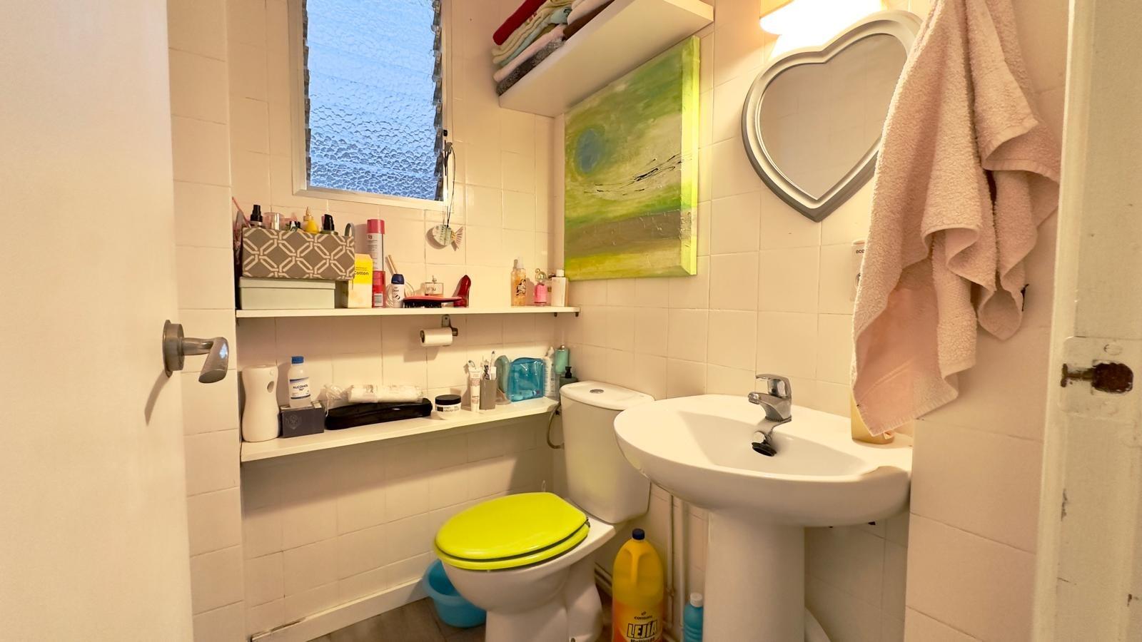 4 Bed, 1 Bath, ApartmentFor Sale, Torrevieja, Alicante