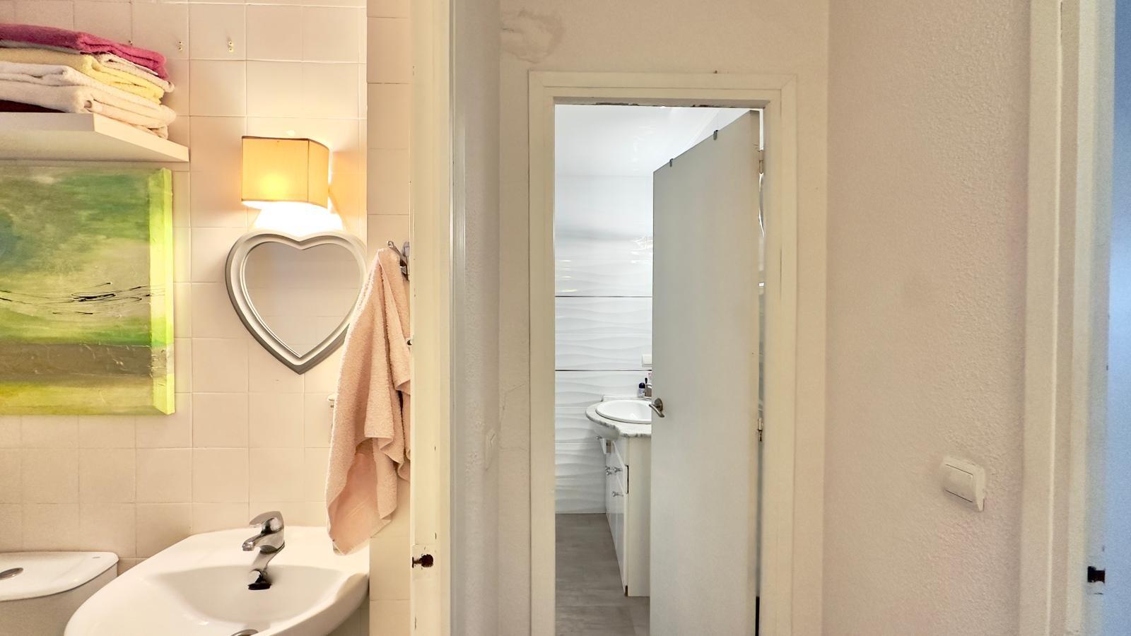 4 Bed, 1 Bath, ApartmentFor Sale, Torrevieja, Alicante