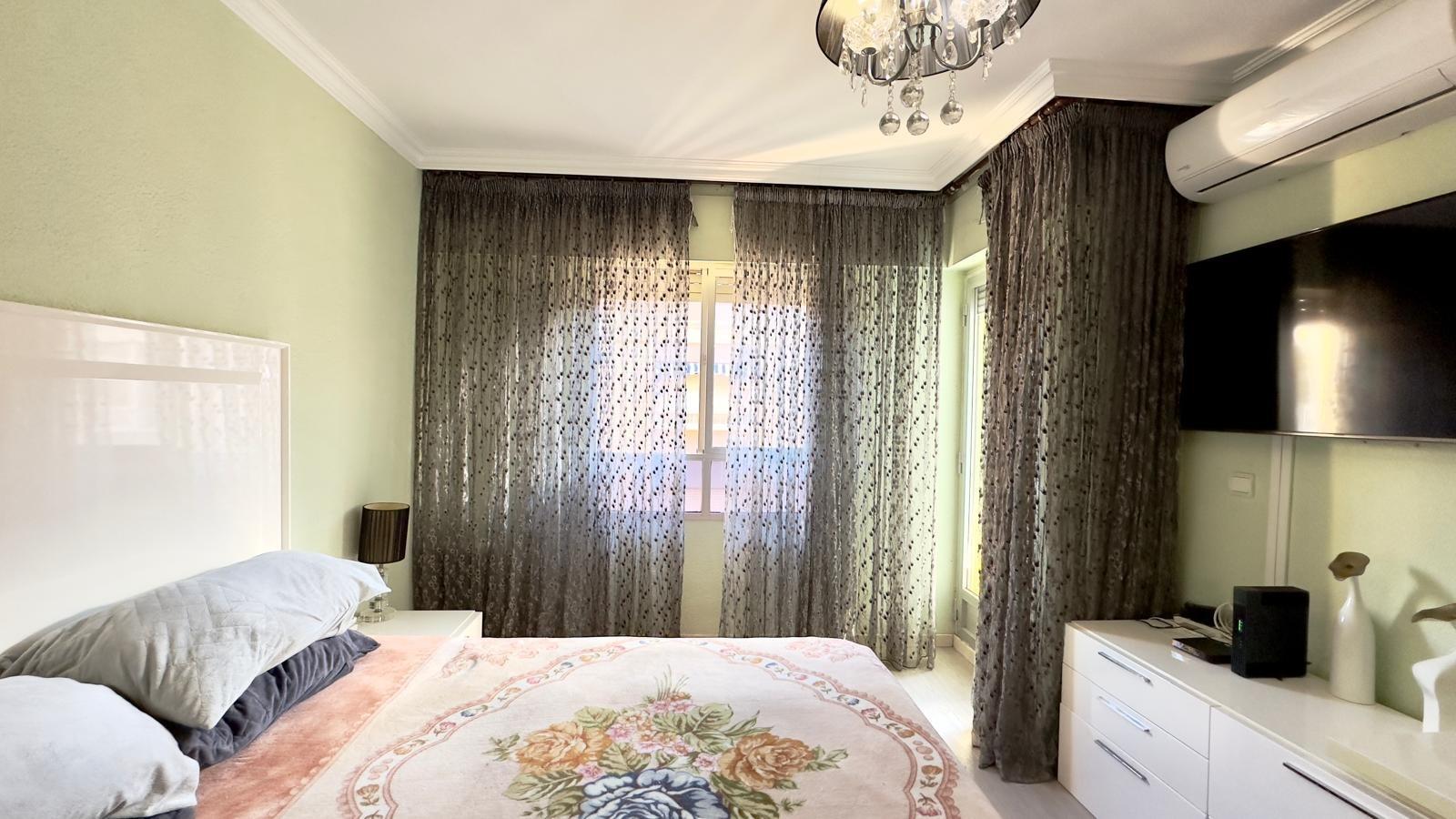 4 Bed, 1 Bath, ApartmentFor Sale, Torrevieja, Alicante