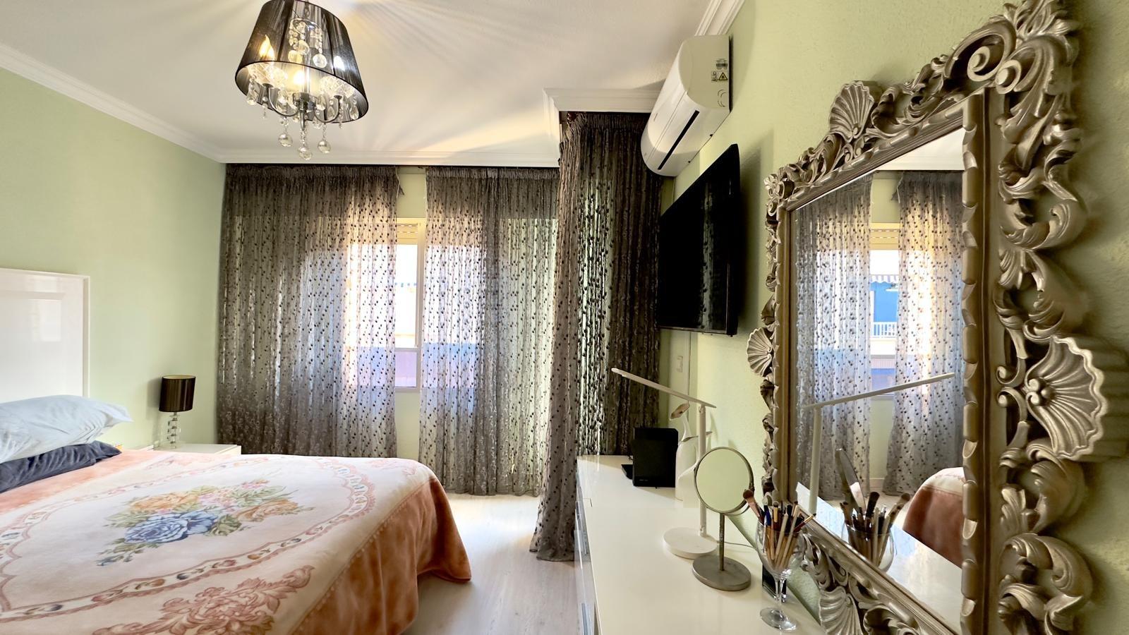 4 Bed, 1 Bath, ApartmentFor Sale, Torrevieja, Alicante