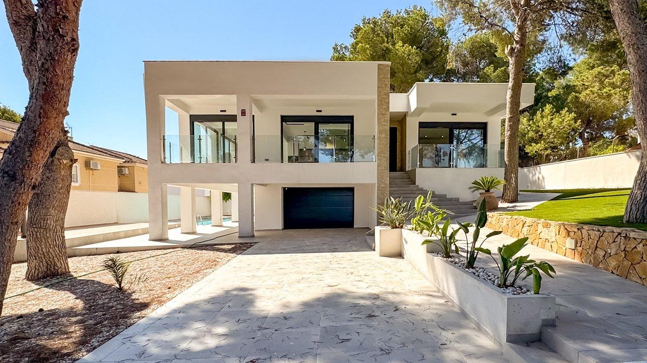 4 Bed, 4 Bath, HouseFor Sale, Torrevieja, Alicante