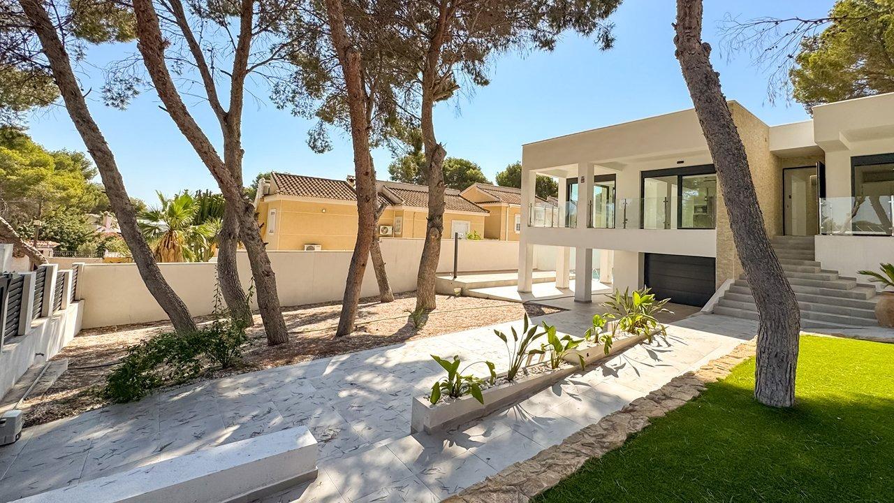 4 Bed, 4 Bath, HouseFor Sale, Torrevieja, Alicante