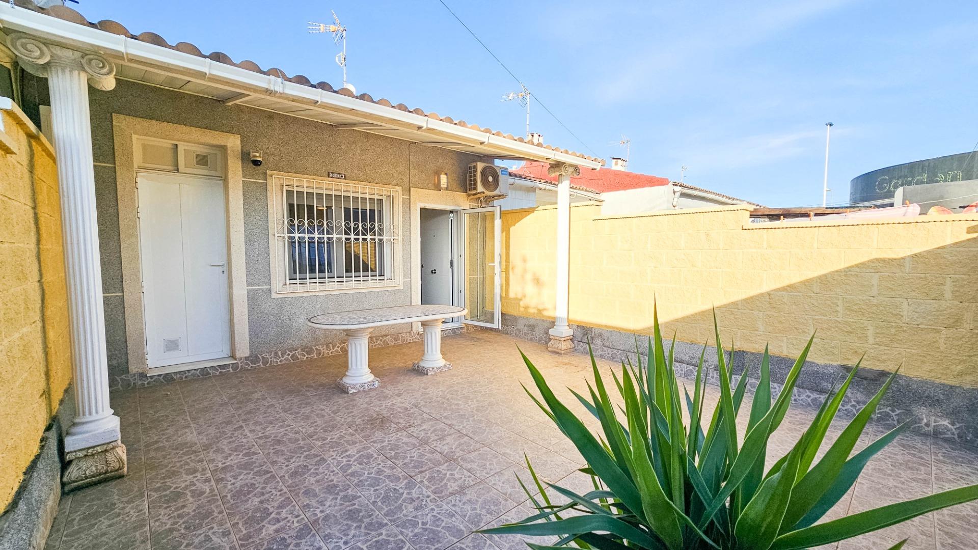 2 Bed, 1 Bath, HouseFor Sale, Torrevieja, Alicante