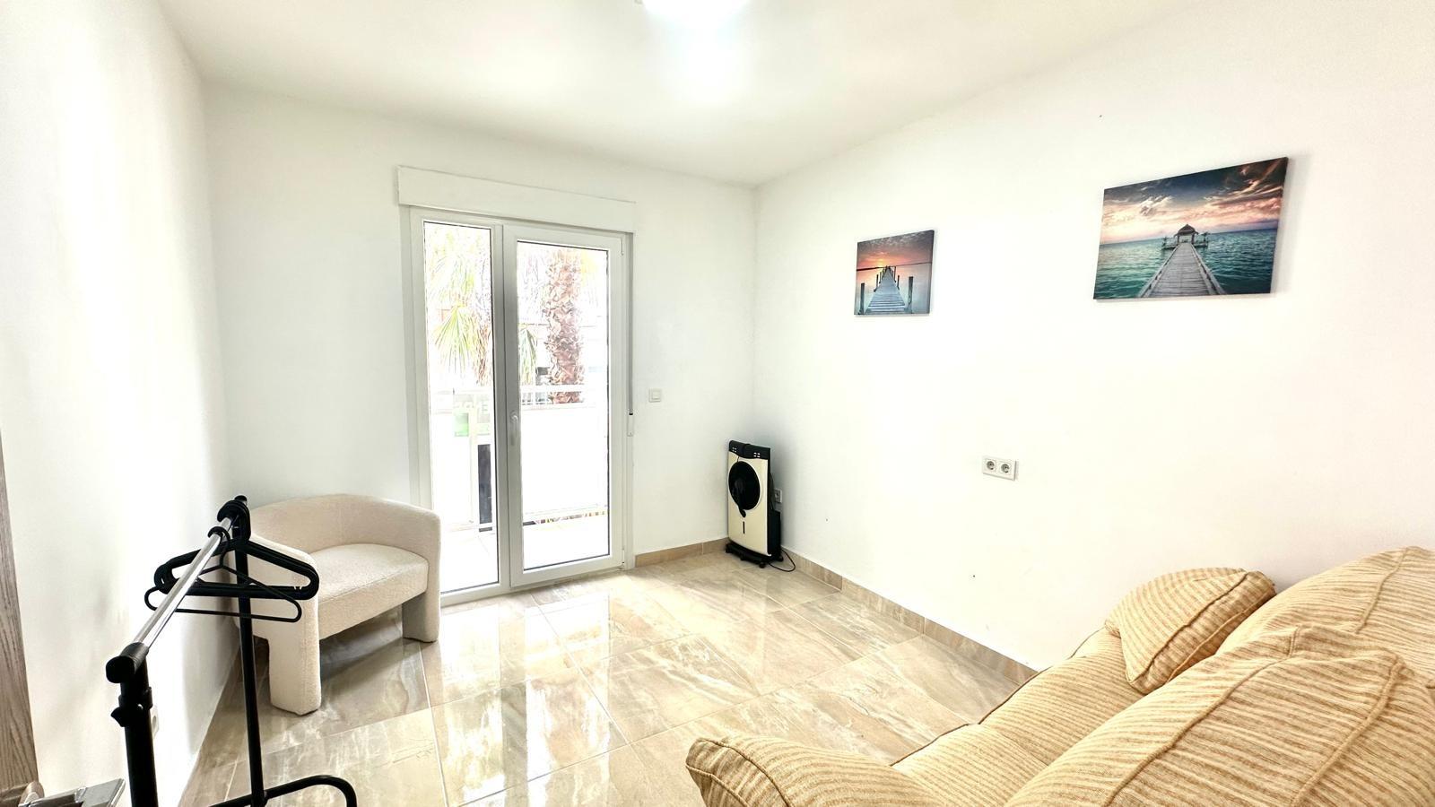 4 Bed, 2 Bath, ApartmentFor Sale, Torrevieja, Alicante
