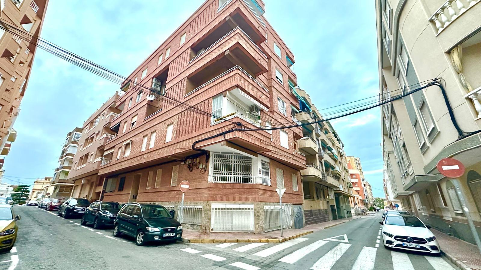 3 Bed, 1 Bath, ApartmentFor Sale, Torrevieja, Alicante