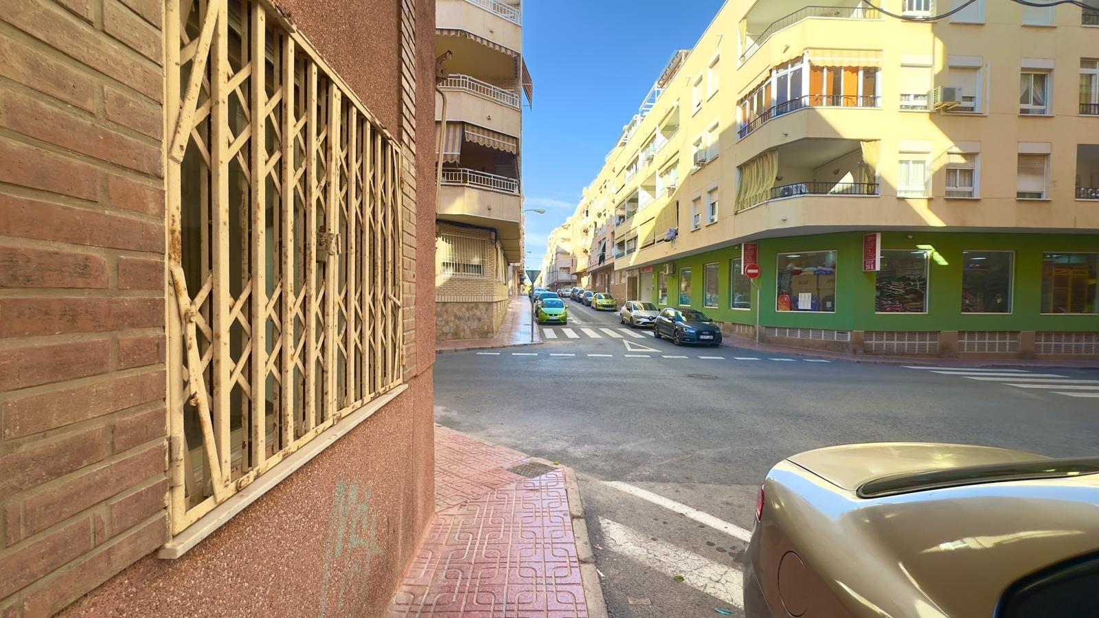 3 Bed, 2 Bath, ApartmentFor Sale, Torrevieja, Alicante