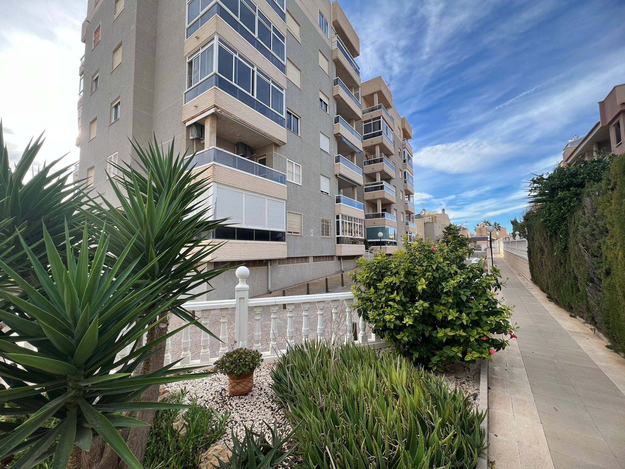 2 Bed, 1 Bath, ApartmentFor Sale, Torrevieja, Alicante
