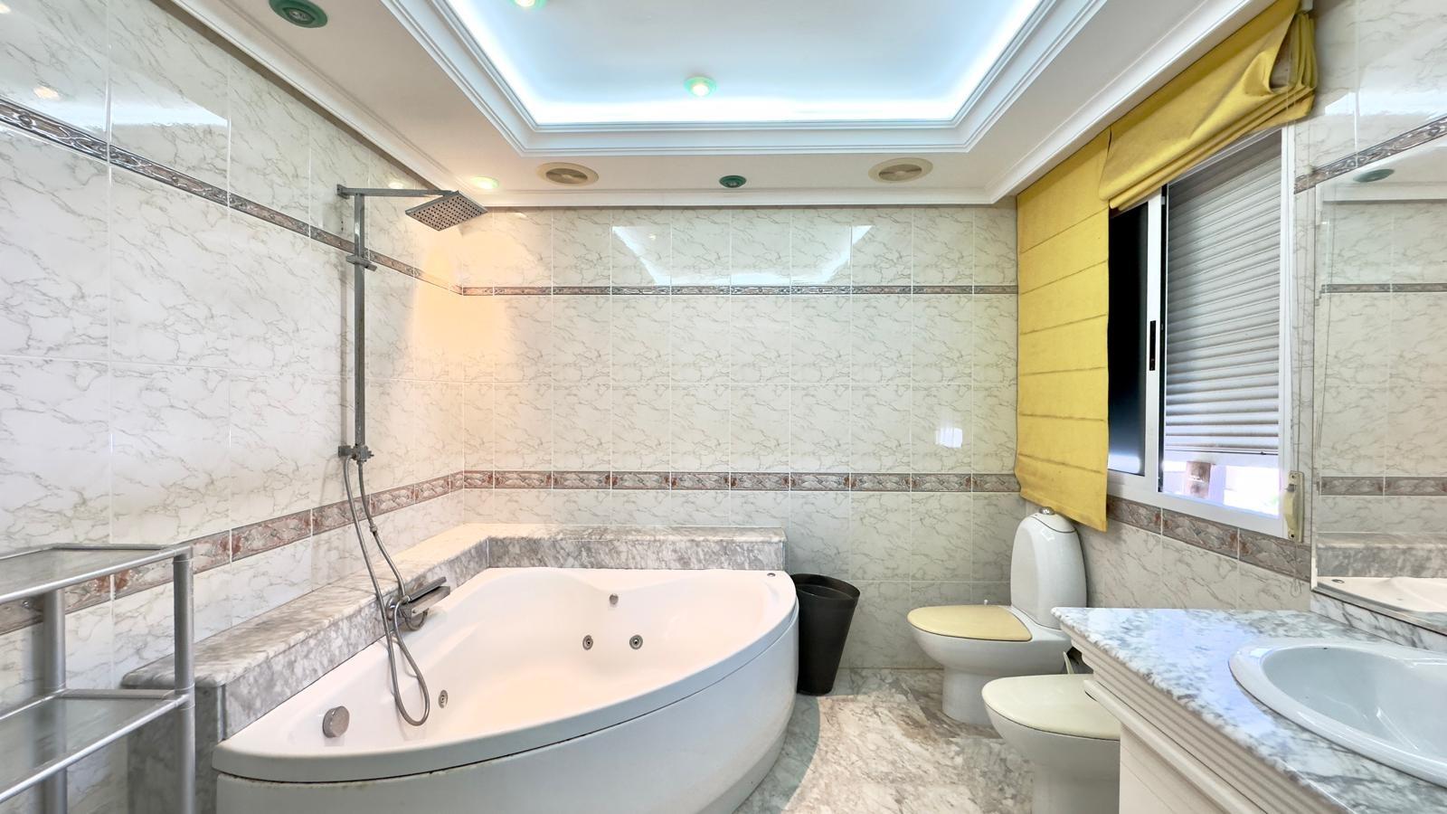 2 Bed, 2 Bath, ApartmentFor Sale, Torrevieja, Alicante