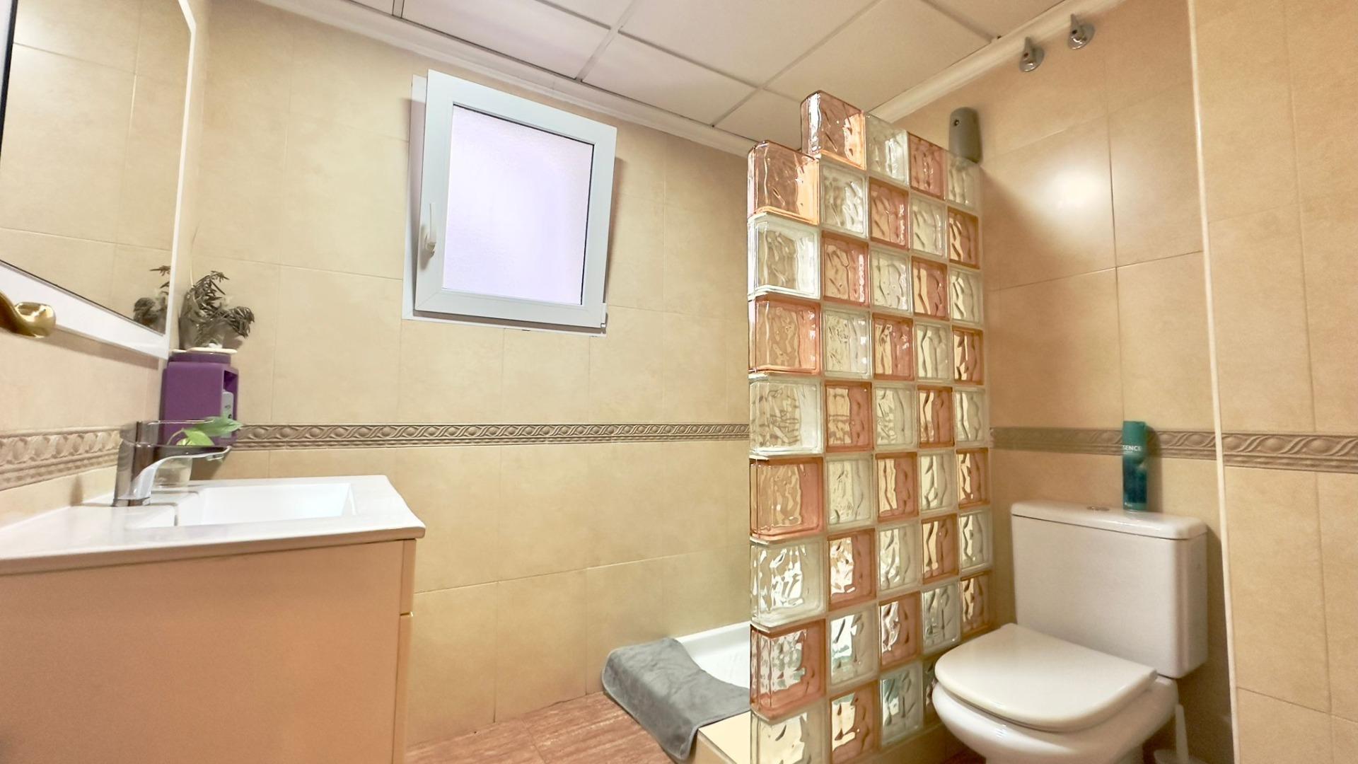 4 Bed, 2 Bath, ApartmentFor Sale, Torrevieja, Alicante