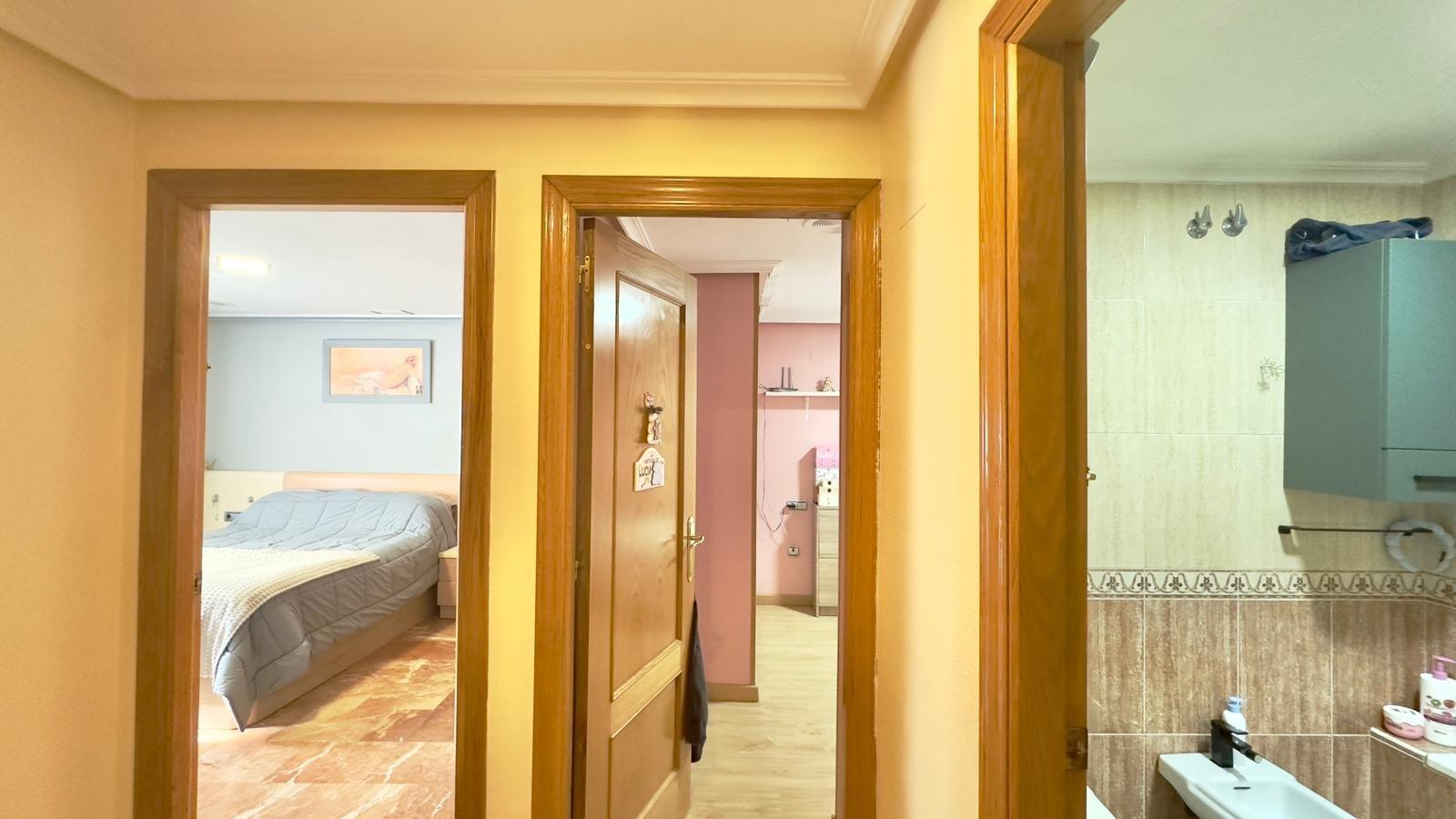 4 Bed, 2 Bath, ApartmentFor Sale, Torrevieja, Alicante