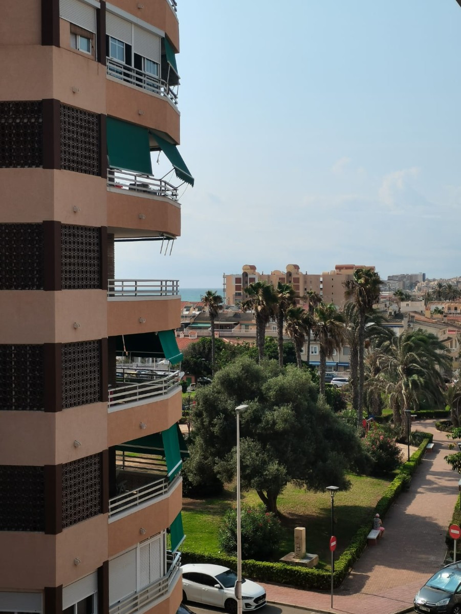 3 Bed, 1 Bath, ApartmentFor Sale, Torrevieja, Alicante