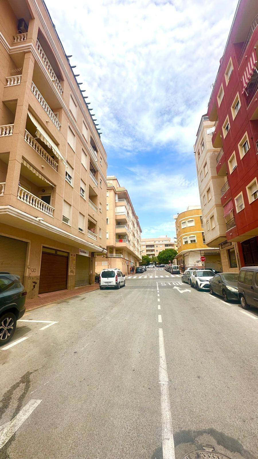 2 Bed, 1 Bath, ApartmentFor Sale, Torrevieja, Alicante