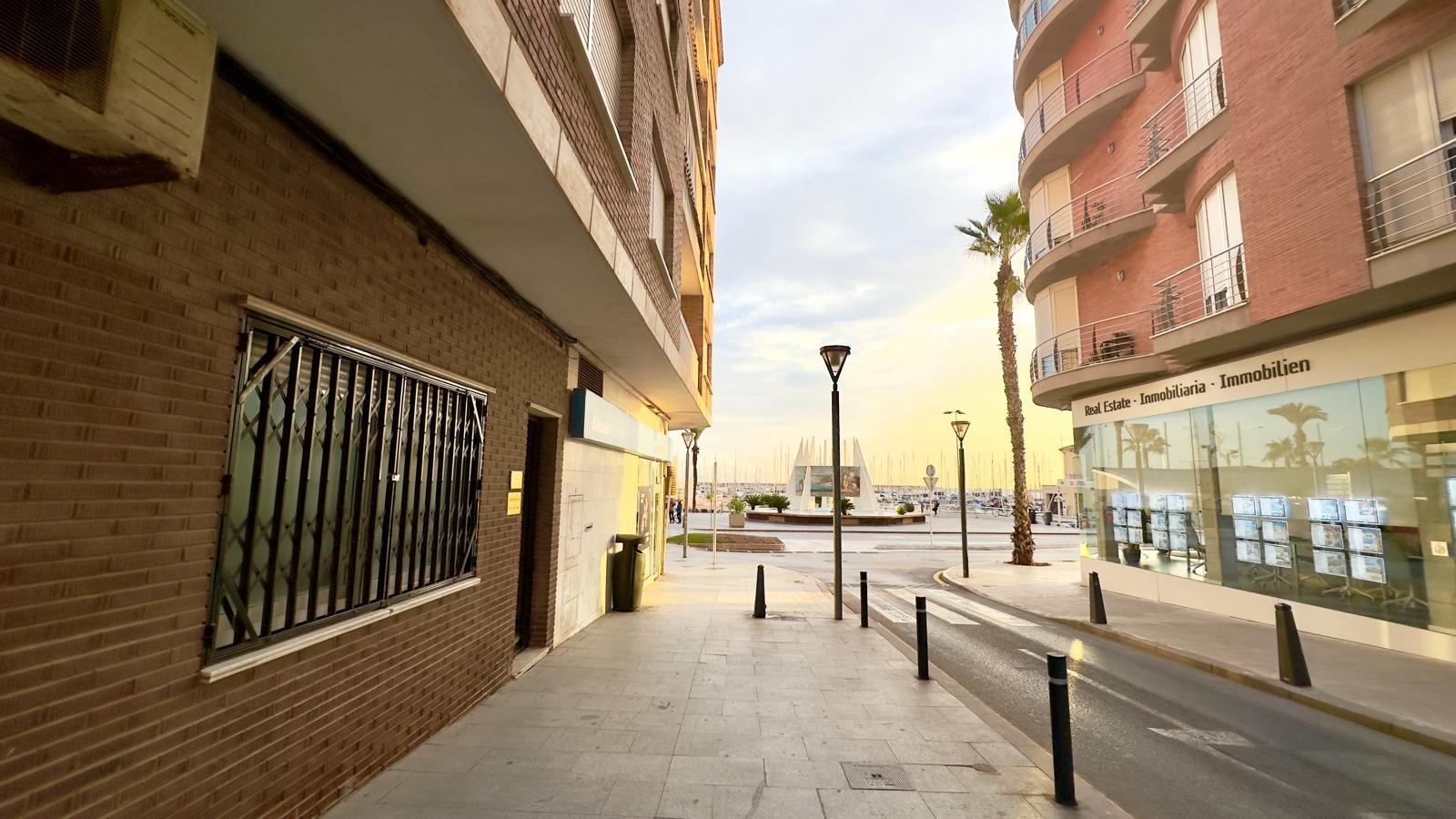 4 Bed, 2 Bath, ApartmentFor Sale, Torrevieja, Alicante