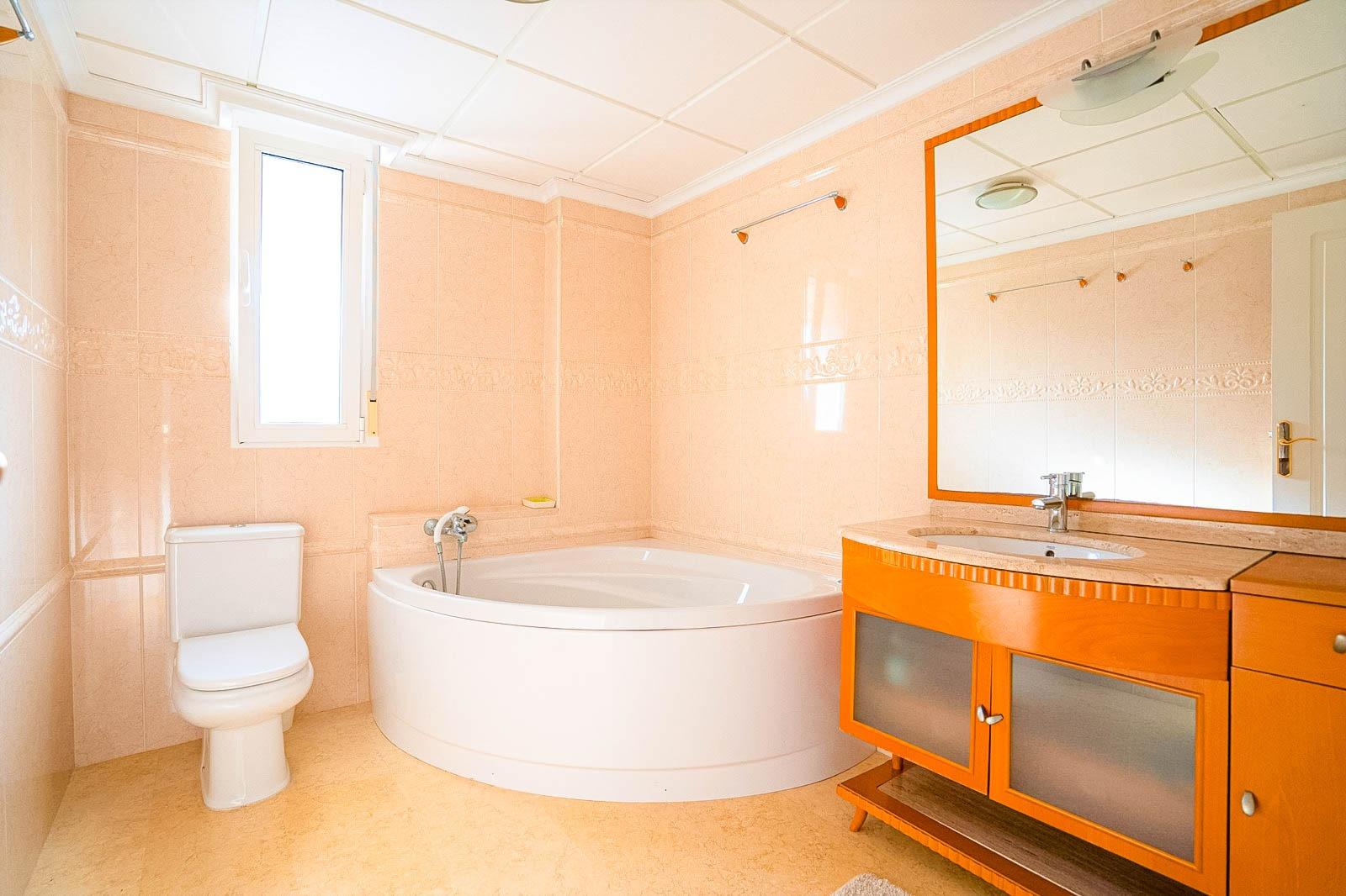 5 Bed, 4 Bath, HouseFor Sale, Torrevieja, Alicante