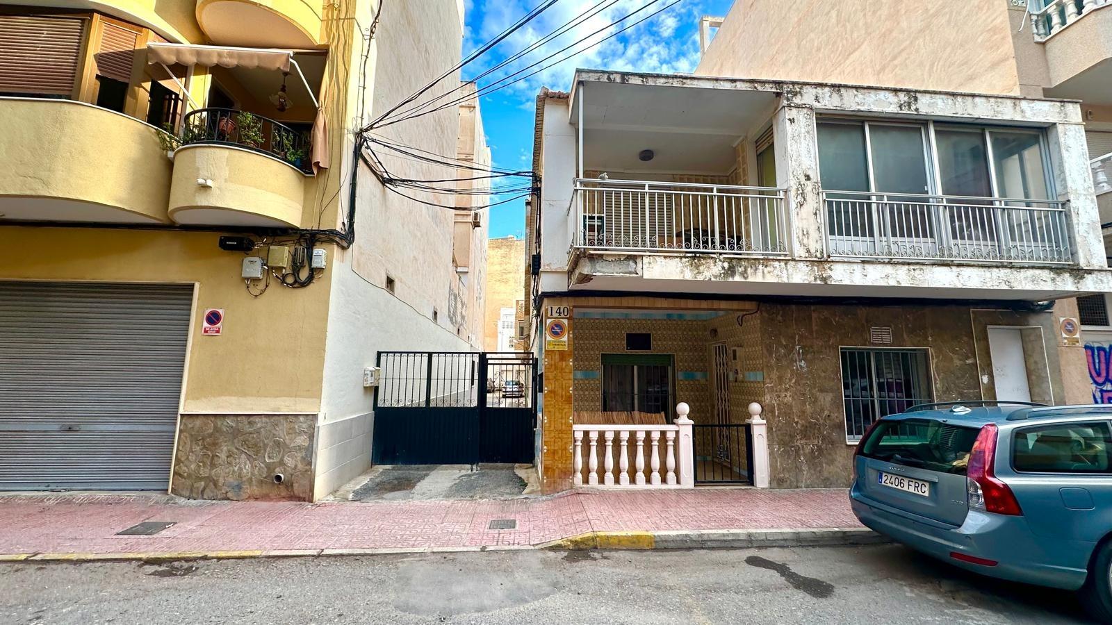 4 Bed, 2 Bath, HouseFor Sale, Torrevieja, Alicante