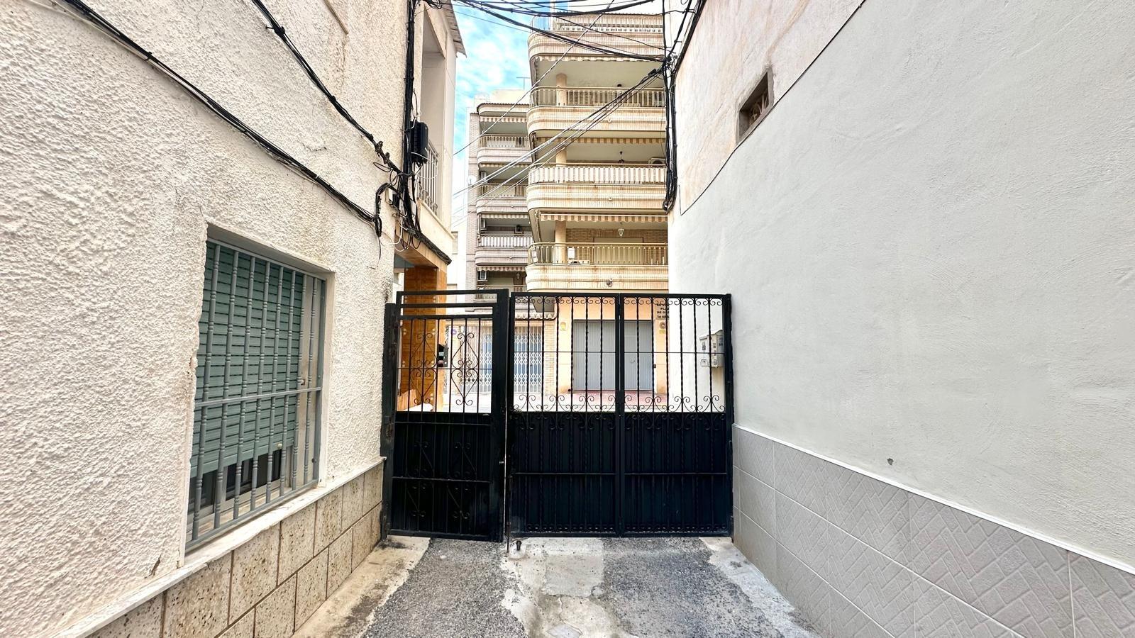 4 Bed, 2 Bath, HouseFor Sale, Torrevieja, Alicante