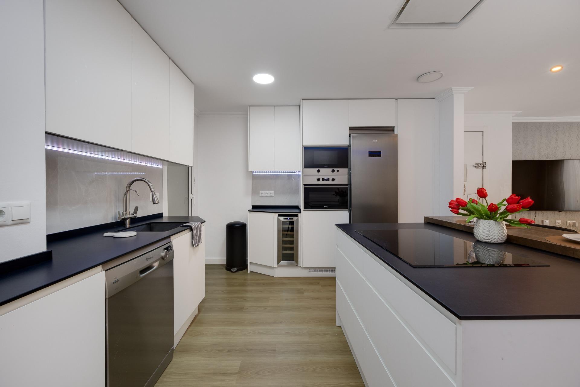 3 Bed, 2 Bath, ApartmentFor Sale, Torrevieja, Alicante