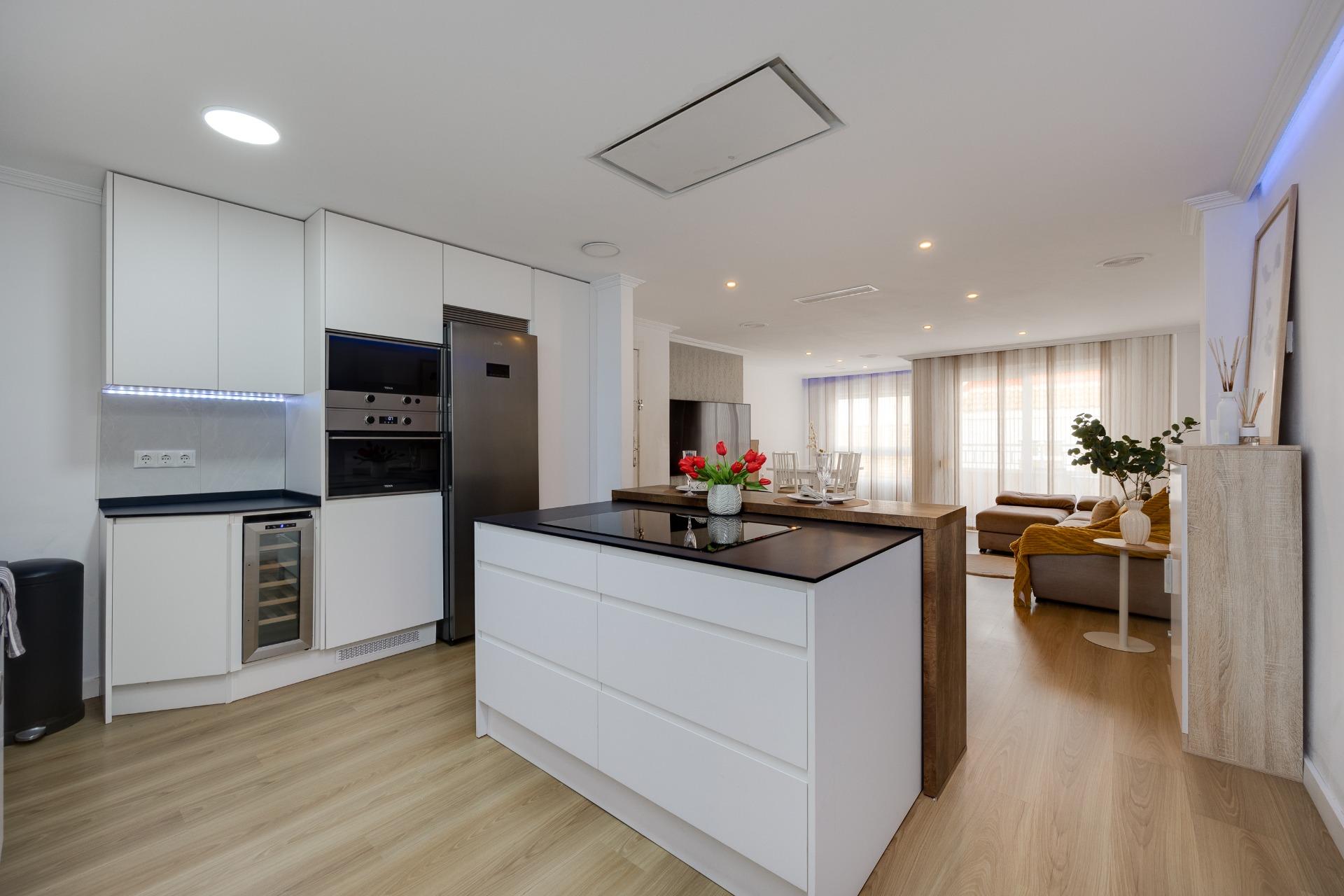 3 Bed, 2 Bath, ApartmentFor Sale, Torrevieja, Alicante