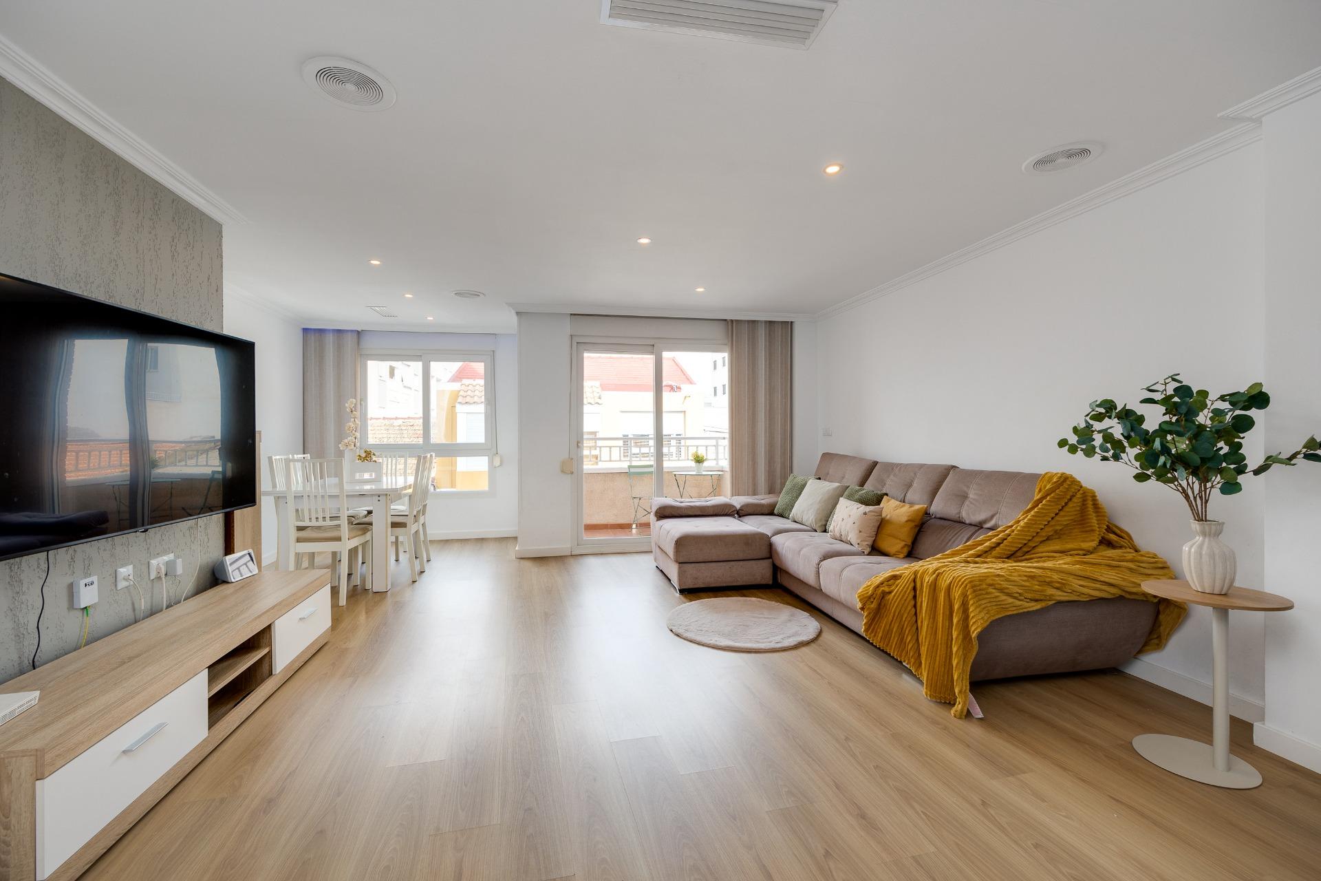 3 Bed, 2 Bath, ApartmentFor Sale, Torrevieja, Alicante