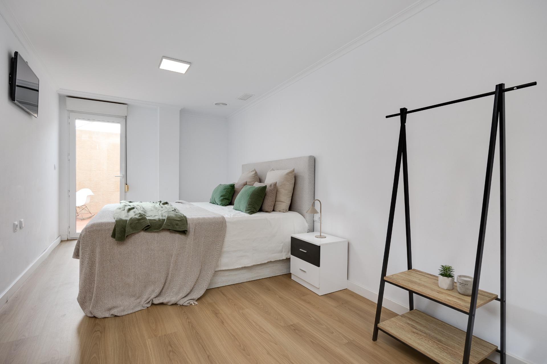 3 Bed, 2 Bath, ApartmentFor Sale, Torrevieja, Alicante