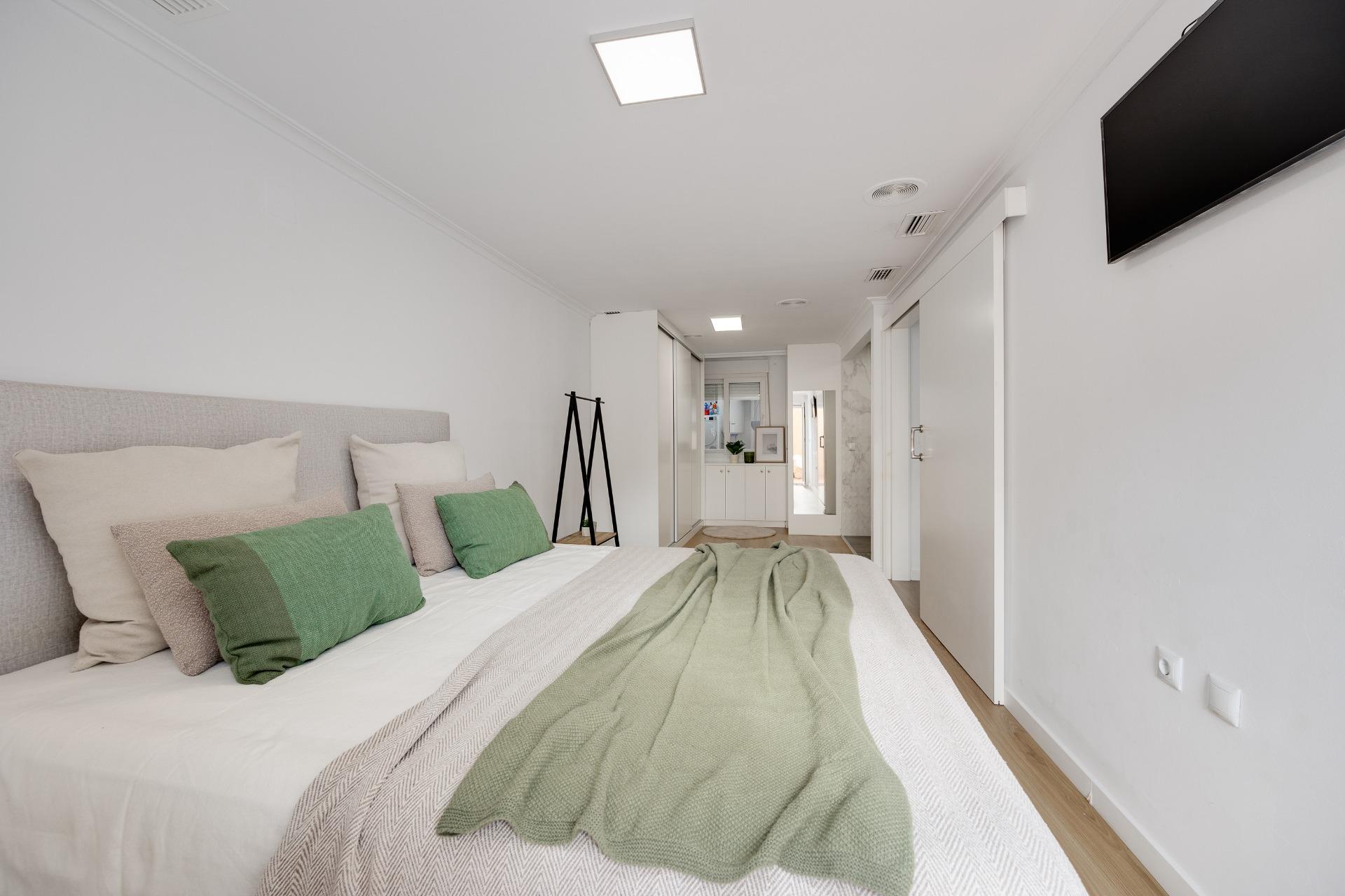 3 Bed, 2 Bath, ApartmentFor Sale, Torrevieja, Alicante