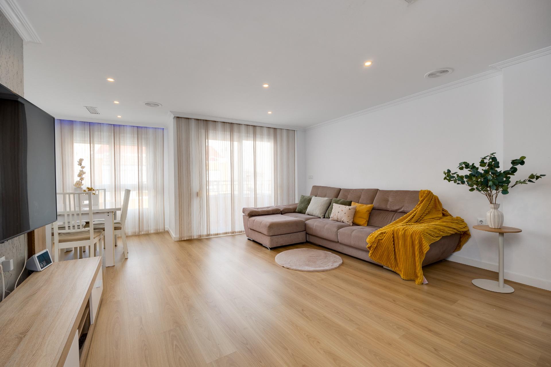 3 Bed, 2 Bath, ApartmentFor Sale, Torrevieja, Alicante