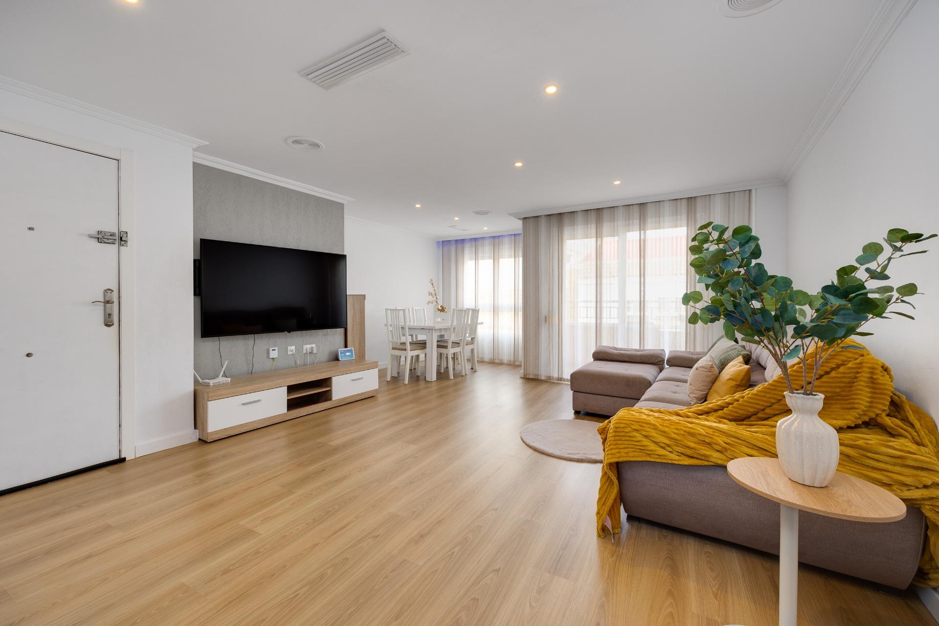 3 Bed, 2 Bath, ApartmentFor Sale, Torrevieja, Alicante