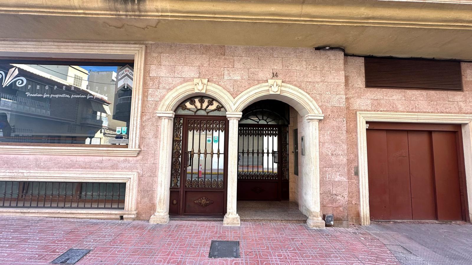 4 Bed, 2 Bath, ApartmentFor Sale, Torrevieja, Alicante