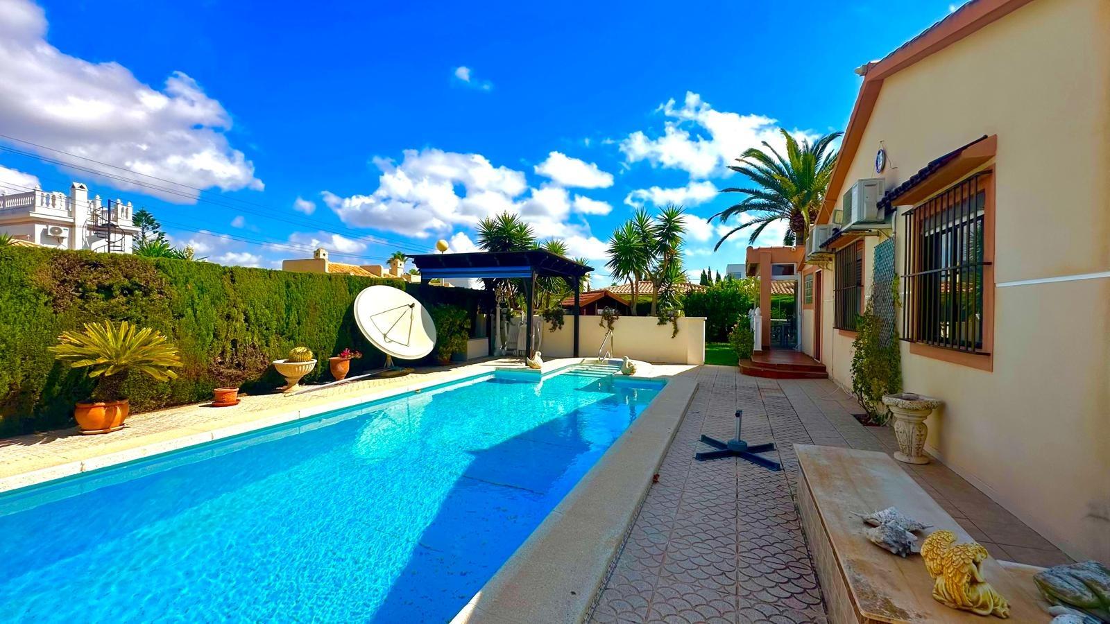 3 Bed, 3 Bath, HouseFor Sale, Cabo Roig, Alicante