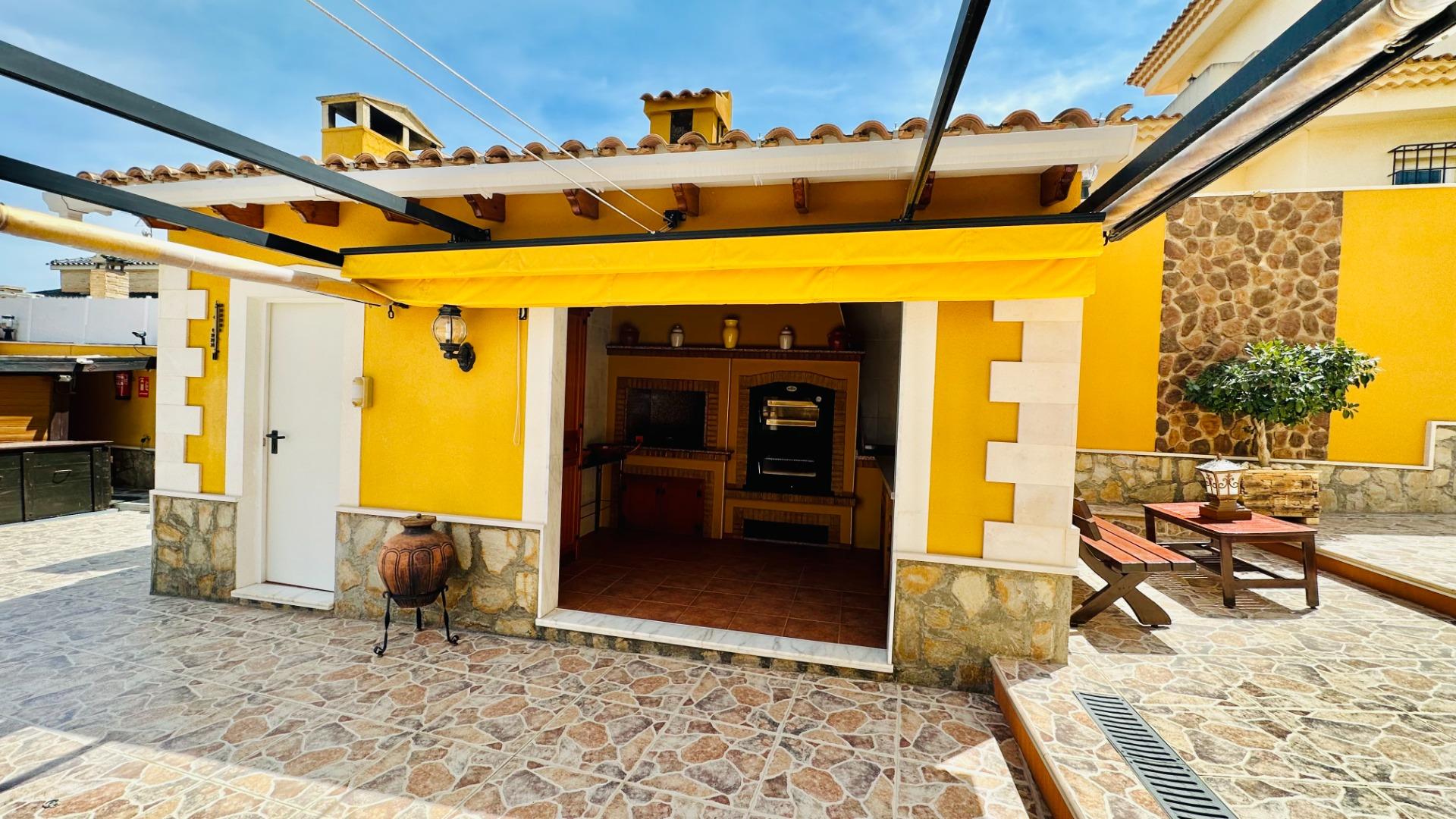 5 Bed, 3 Bath, HouseFor Sale, Orihuela, Alicante