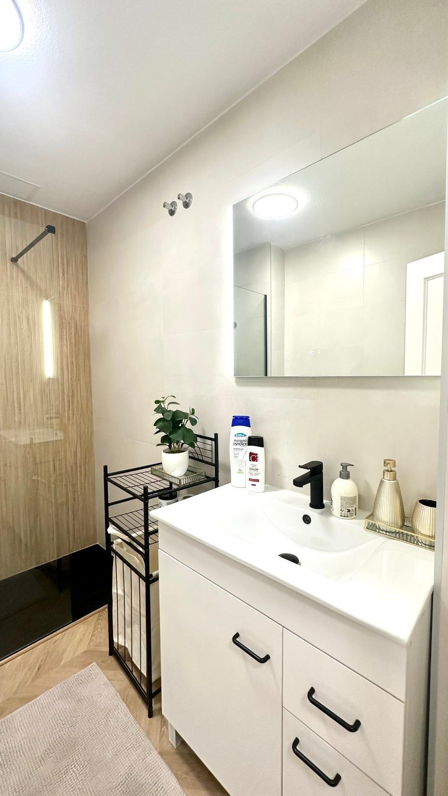 2 Bed, 1 Bath, ApartmentFor Sale, Torrevieja, Alicante