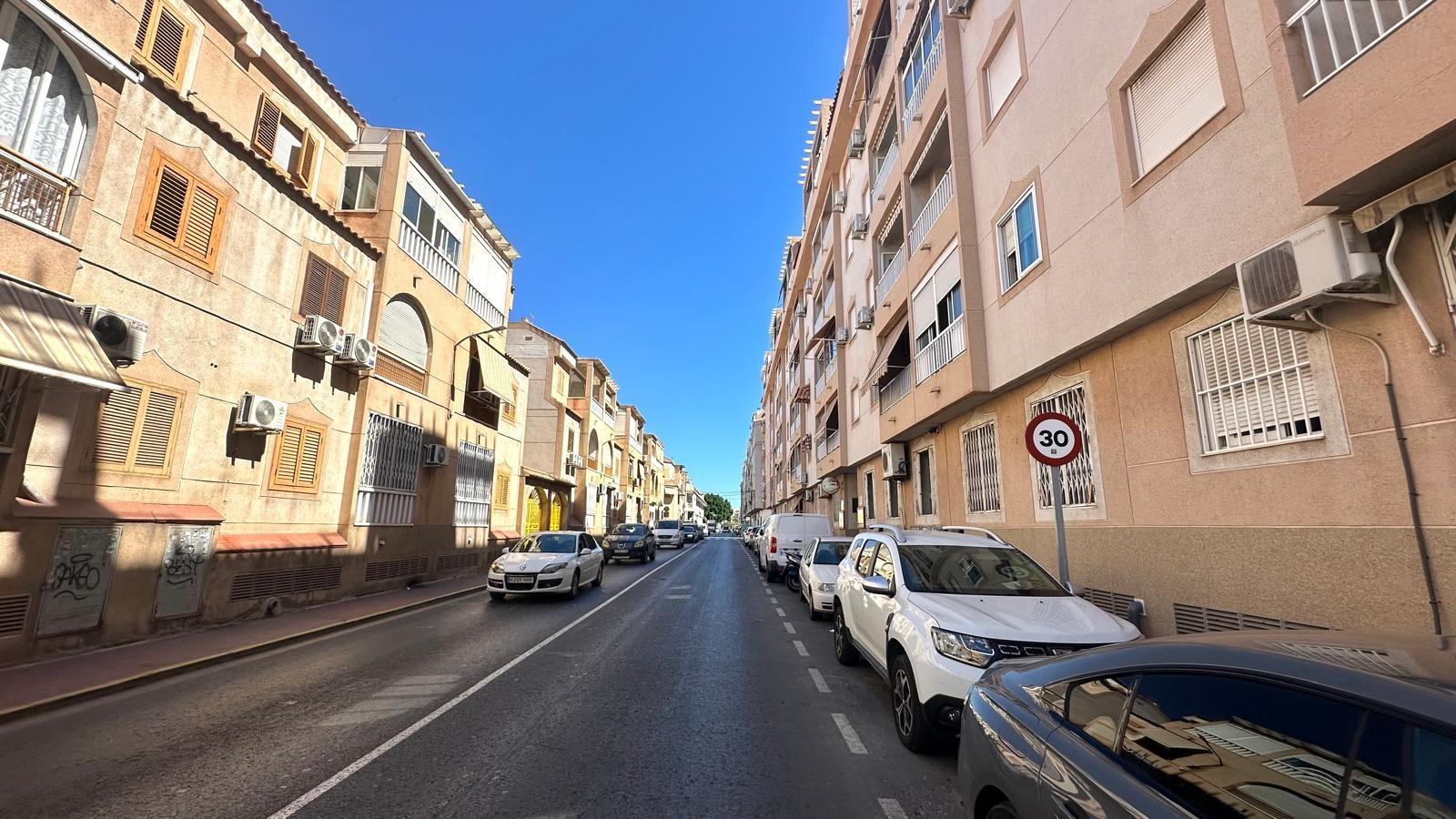 2 Bed, 1 Bath, ApartmentFor Sale, Torrevieja, Alicante