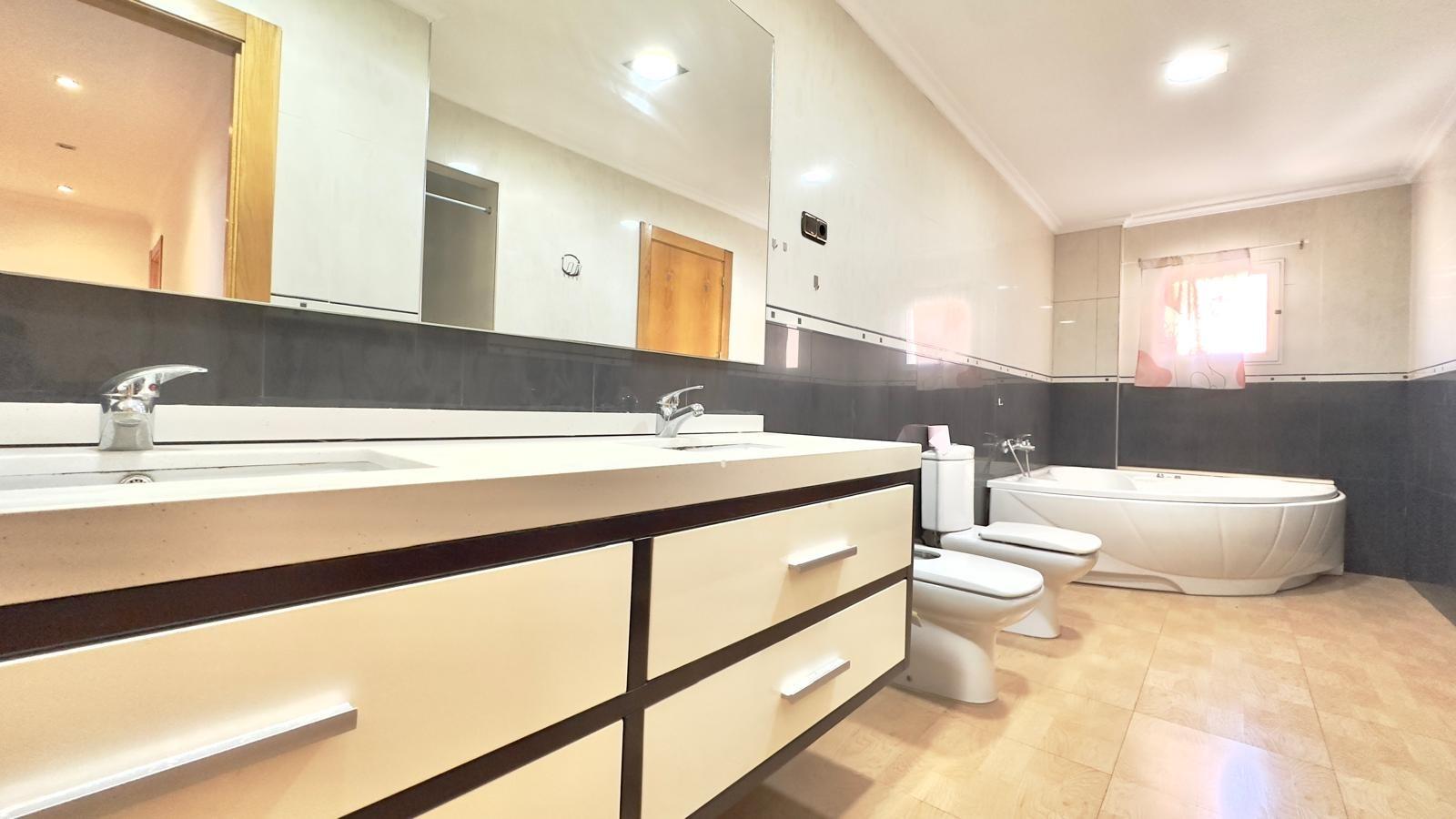 3 Bed, 1 Bath, ApartmentFor Sale, Torrevieja, Alicante