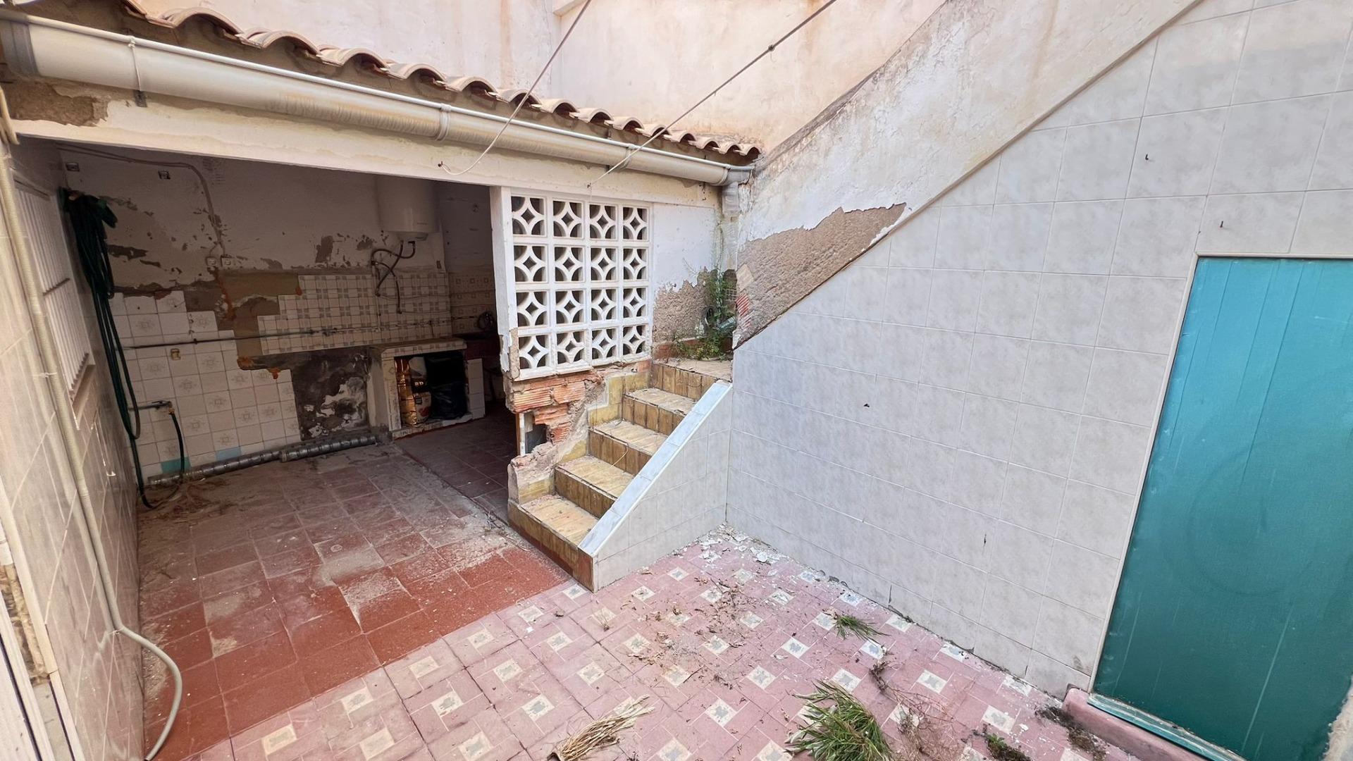 4 Bed, 1 Bath, ApartmentFor Sale, Torrevieja, Alicante