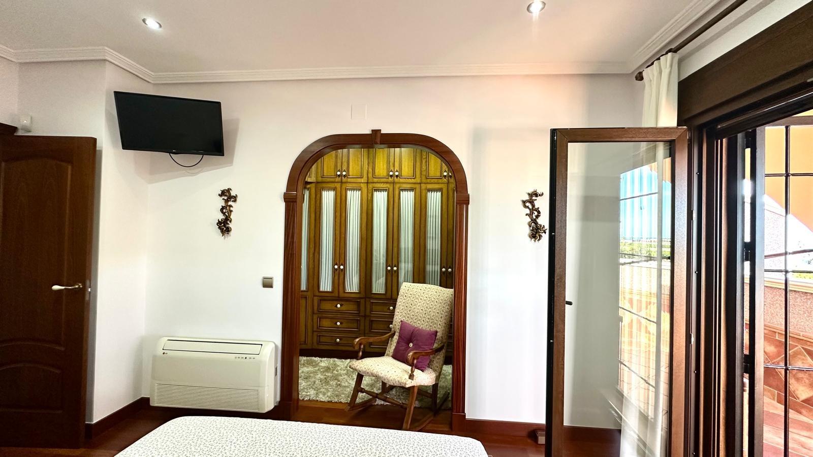 4 Bed, 3 Bath, HouseFor Sale, Torrevieja, Alicante