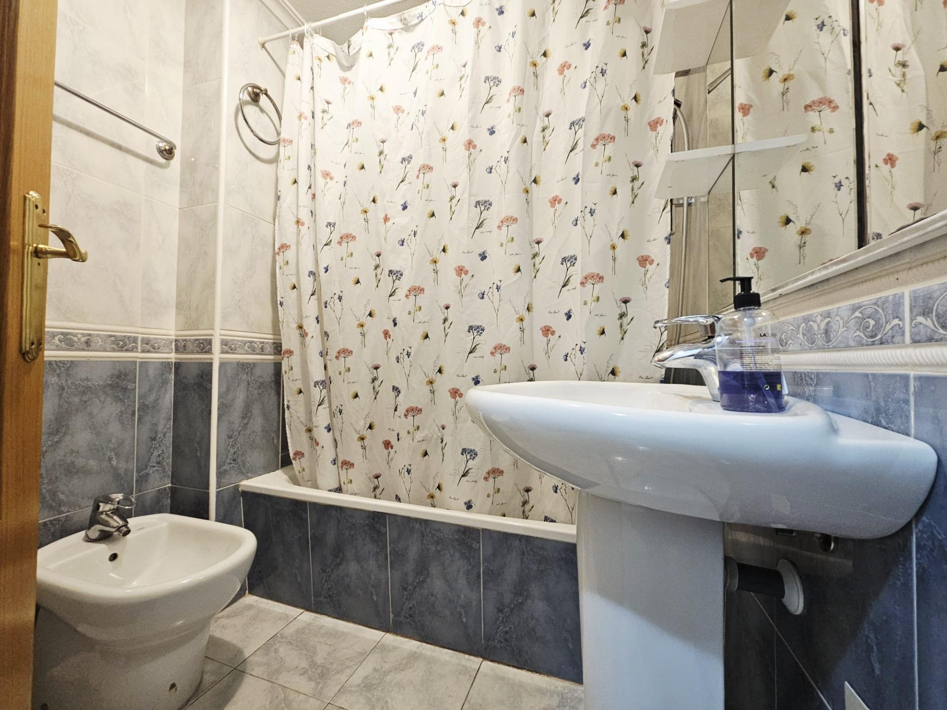 3 Bed, 2 Bath, ApartmentFor Sale, Torrevieja, Alicante