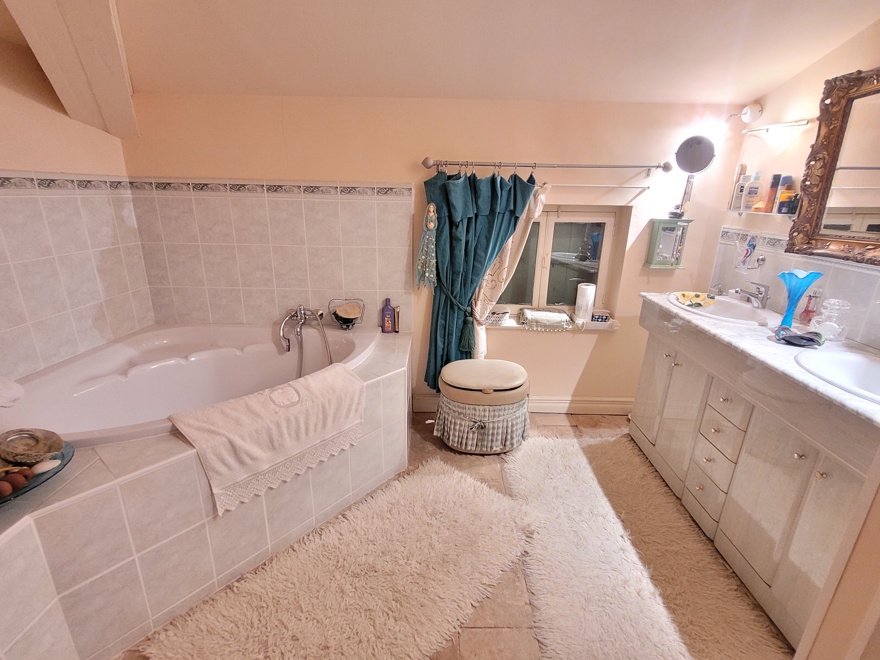 6 Bed, 4 Bath, HouseFor Sale, Capestang, Herault, Languedoc-Roussillon, 34310