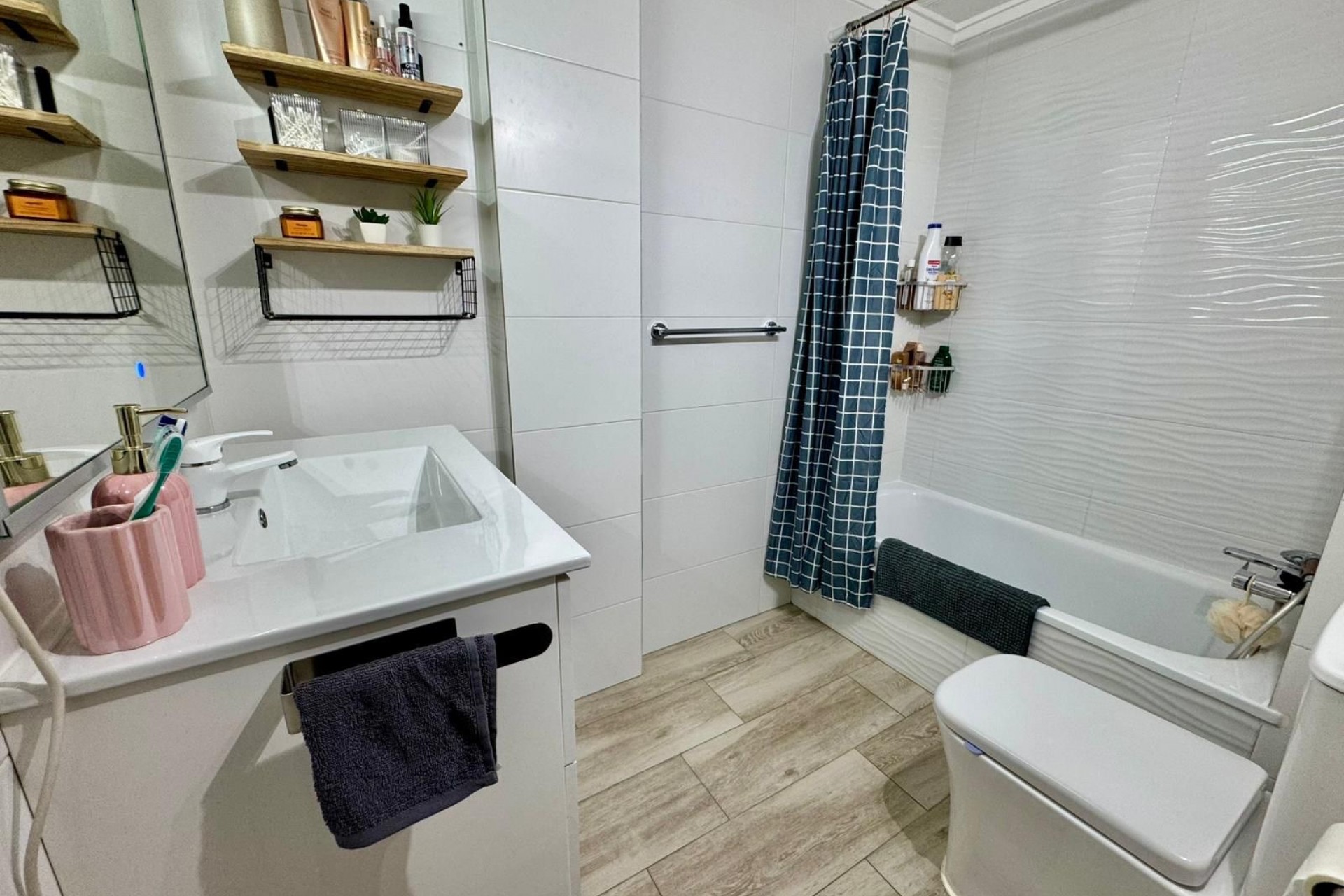 3 Bed, 2 Bath, ApartmentFor Sale, Almoradi, Alicante