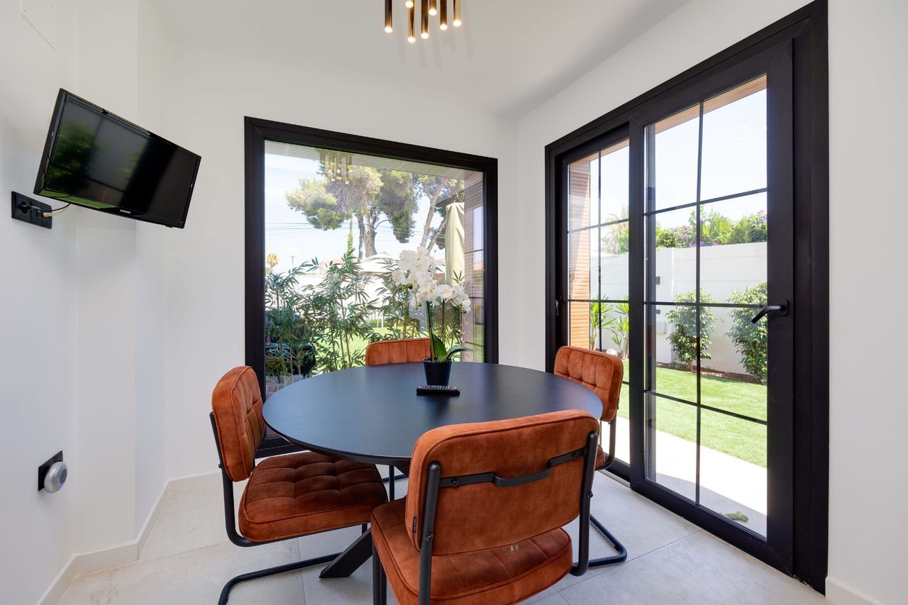 5 Bed, 4 Bath, HouseFor Sale, Torrevieja, Alicante