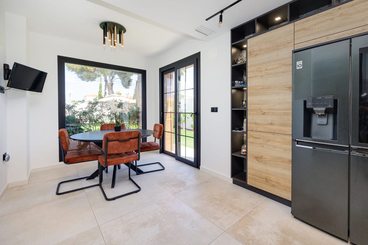 5 Bed, 4 Bath, HouseFor Sale, Torrevieja, Alicante