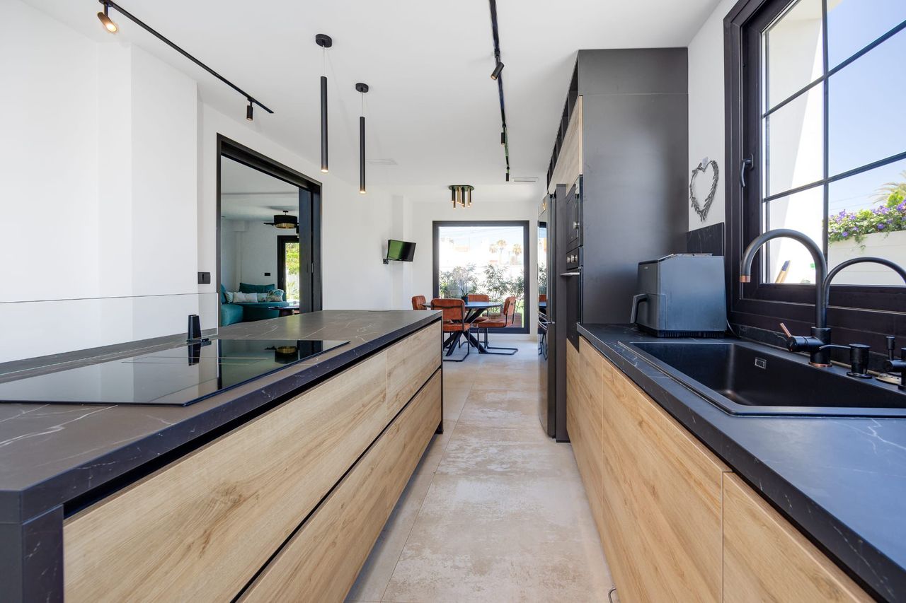 5 Bed, 4 Bath, HouseFor Sale, Torrevieja, Alicante